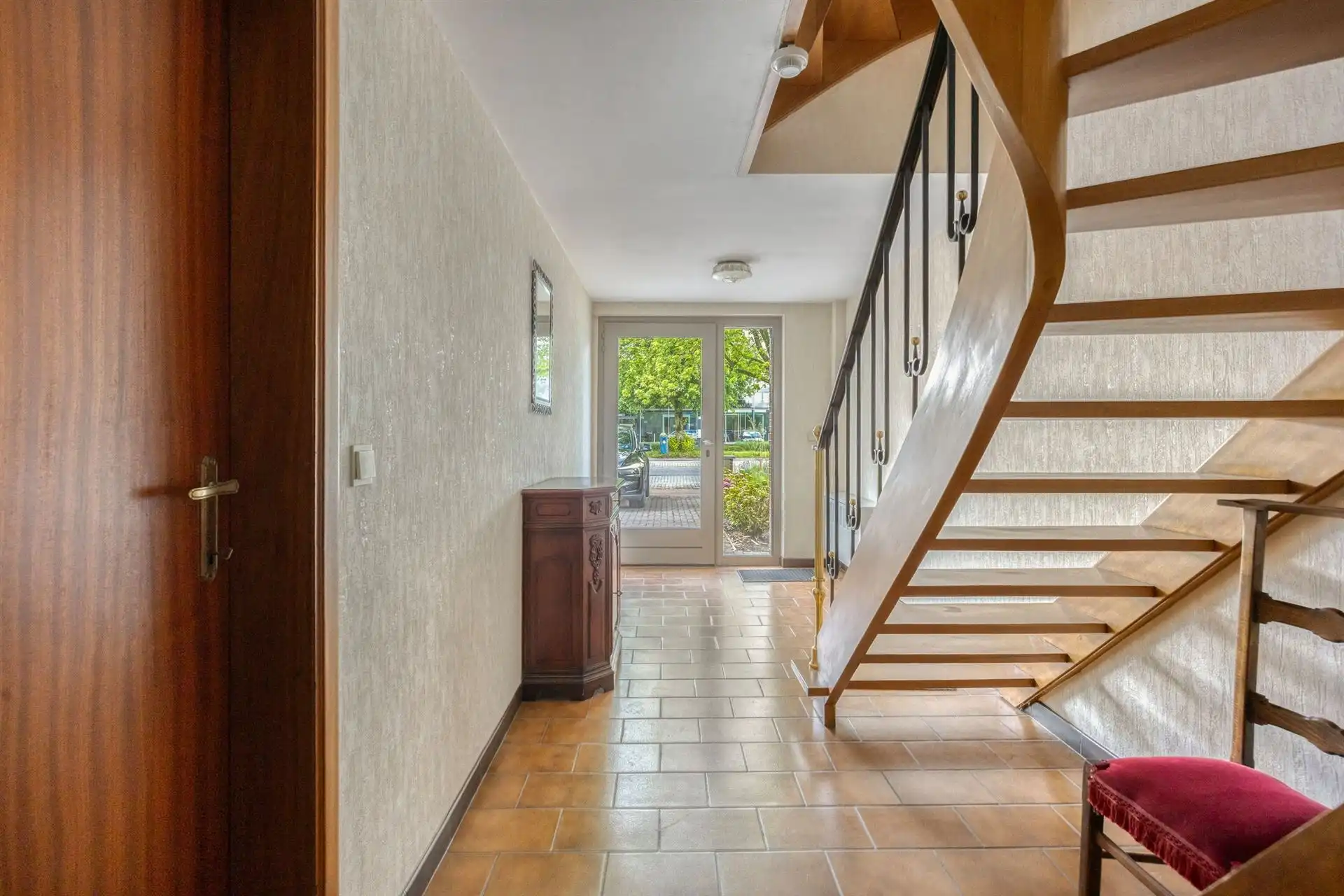 HOB bel-étage van 193m² met drie slpk's en ruime tuin! foto 3
