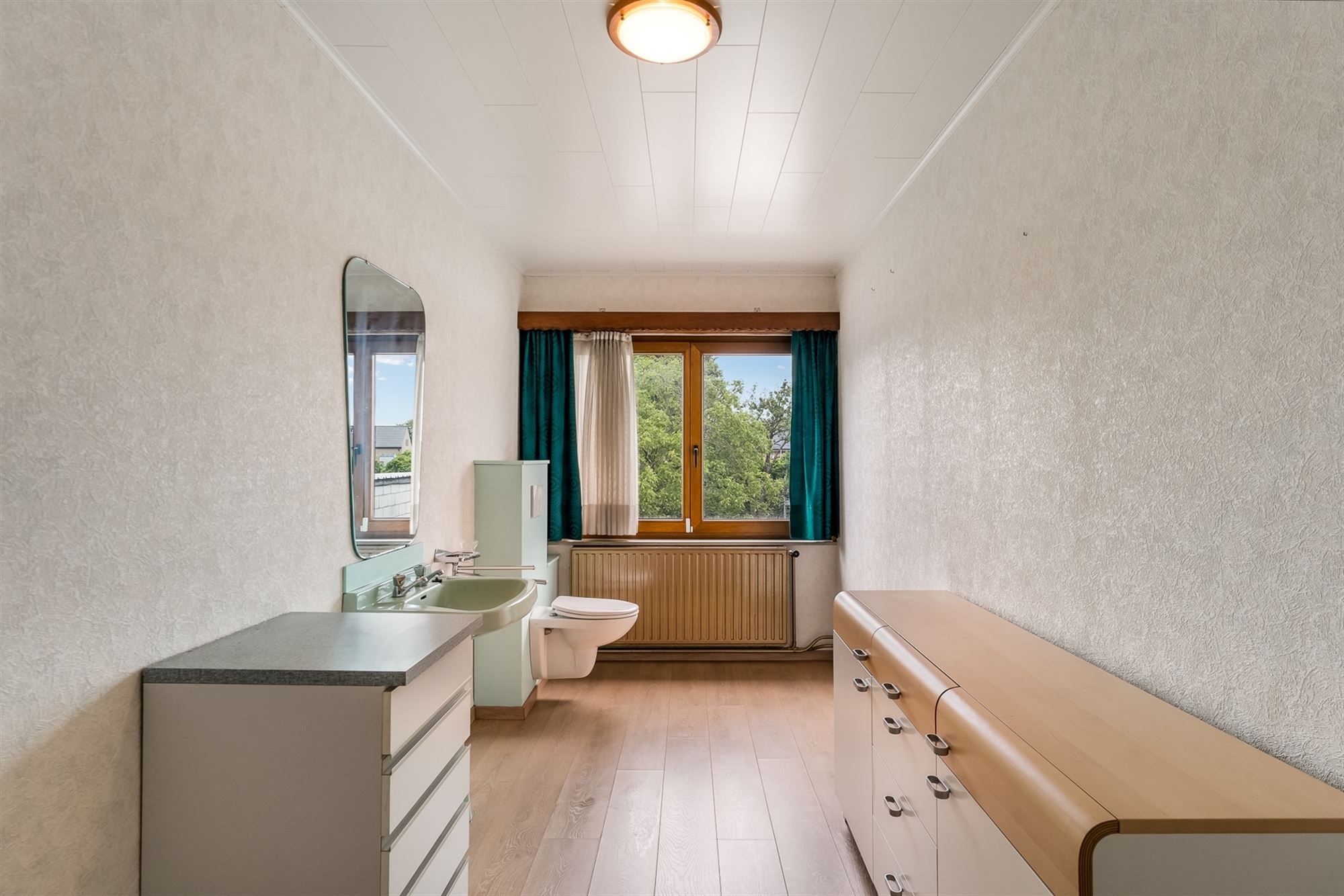 ZEER RUIME WONING (338M²) MET 5 SLAAPKAMERS OP EEN PERCEEL VAN 10ARE GELEGEN IN HET CENTRUM VAN OOSTHAM foto 22