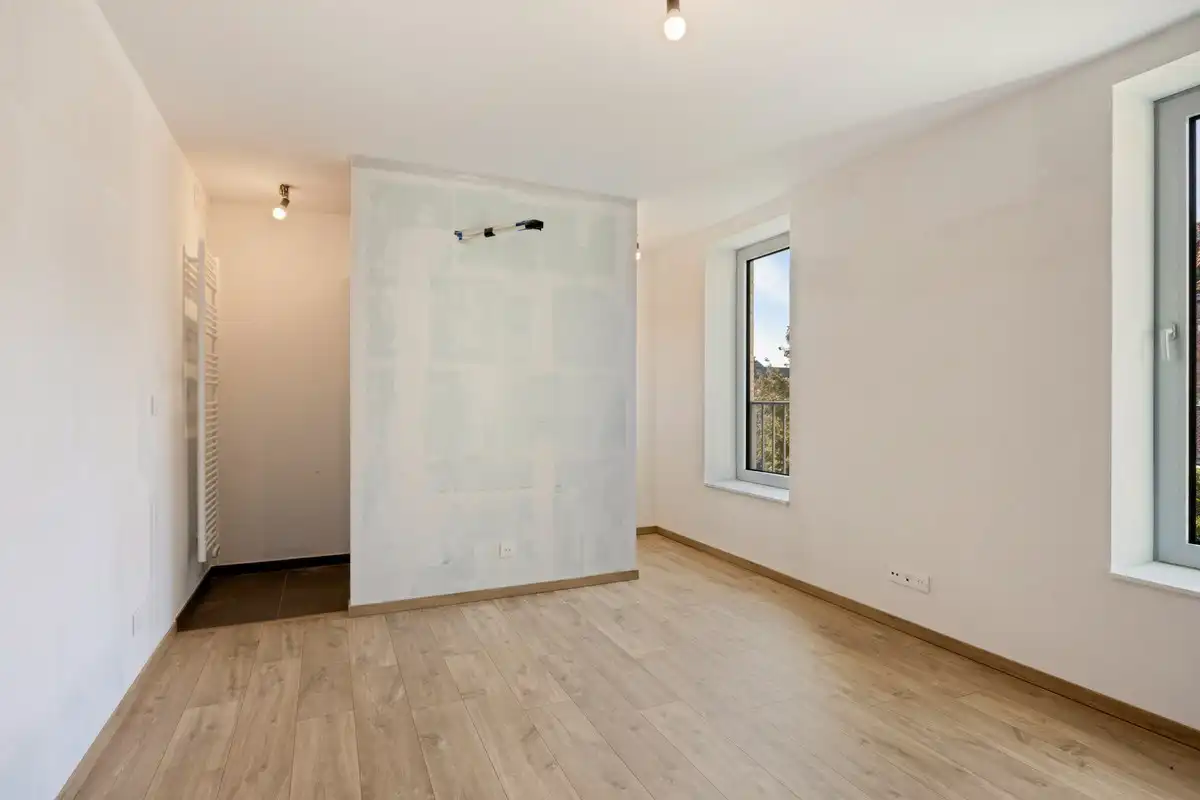 Instapklare woning met zeer goede afwerking, 3 slaapkamers, 3 badkamers, tuin, terras en autostaanplaats in het centrum van Tienen – EPC 27 kWh/m² - bewoonbare  foto 27