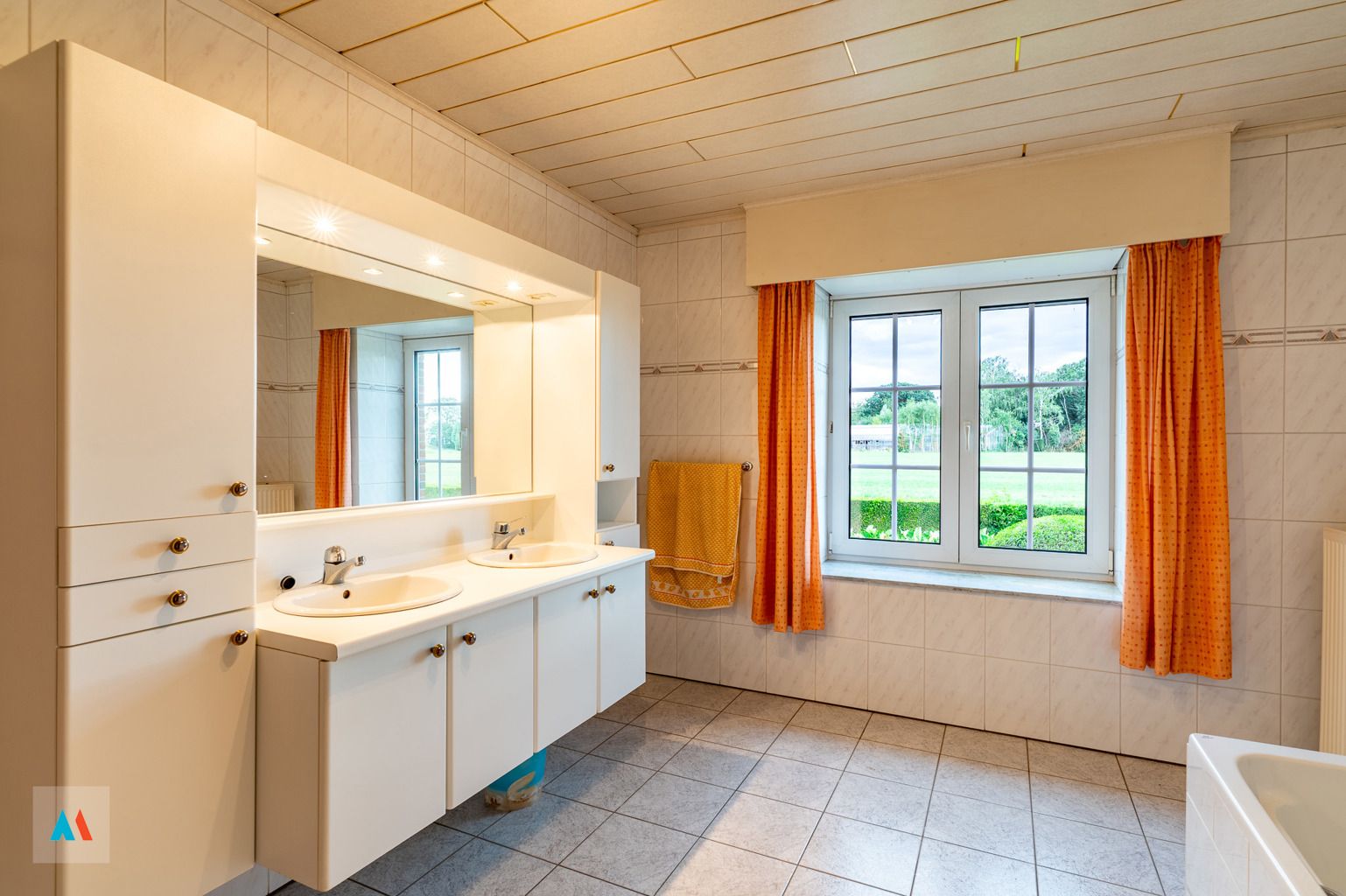 Hoeve met bijgebouwen in Loenhout foto 9