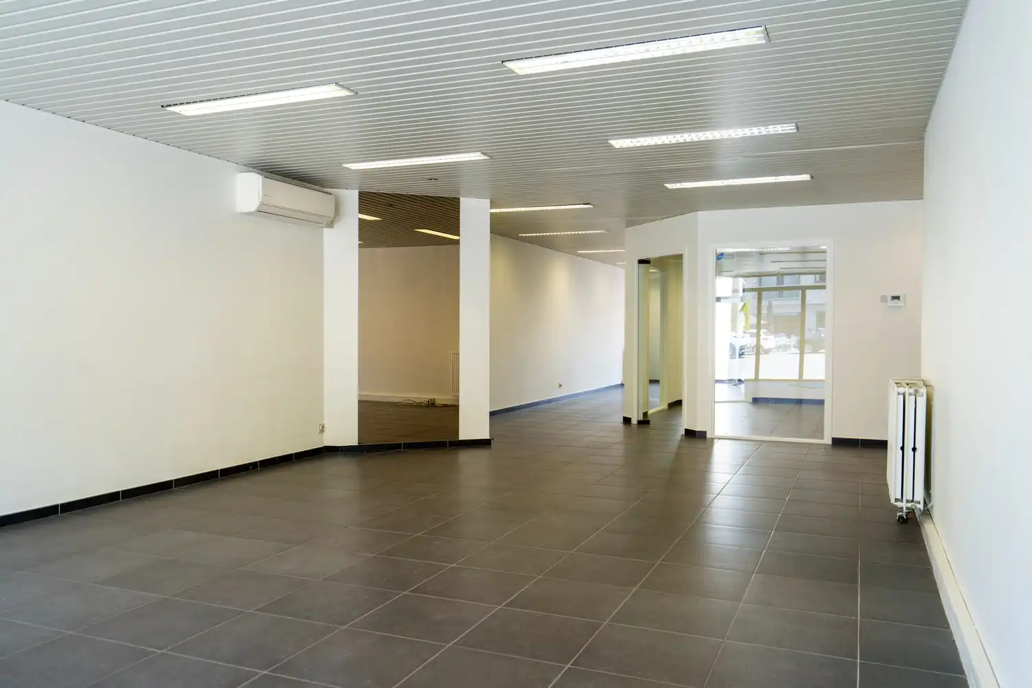 HANDELSRUIMTE MET 7 PRIVÉPARKINGS foto 8