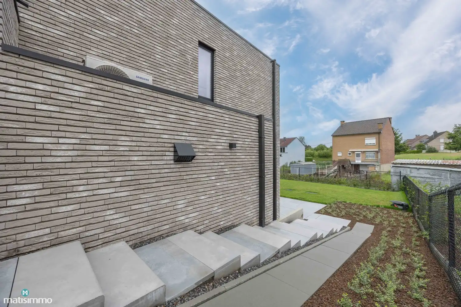 HOOGWAARDIG AFGEWERKTE NIEUWBOUWWONING MET DRIE SLAAPKAMERS EN TUIN (INCLUSIEF TUINONDERHOUD) TE RIEMST foto 26