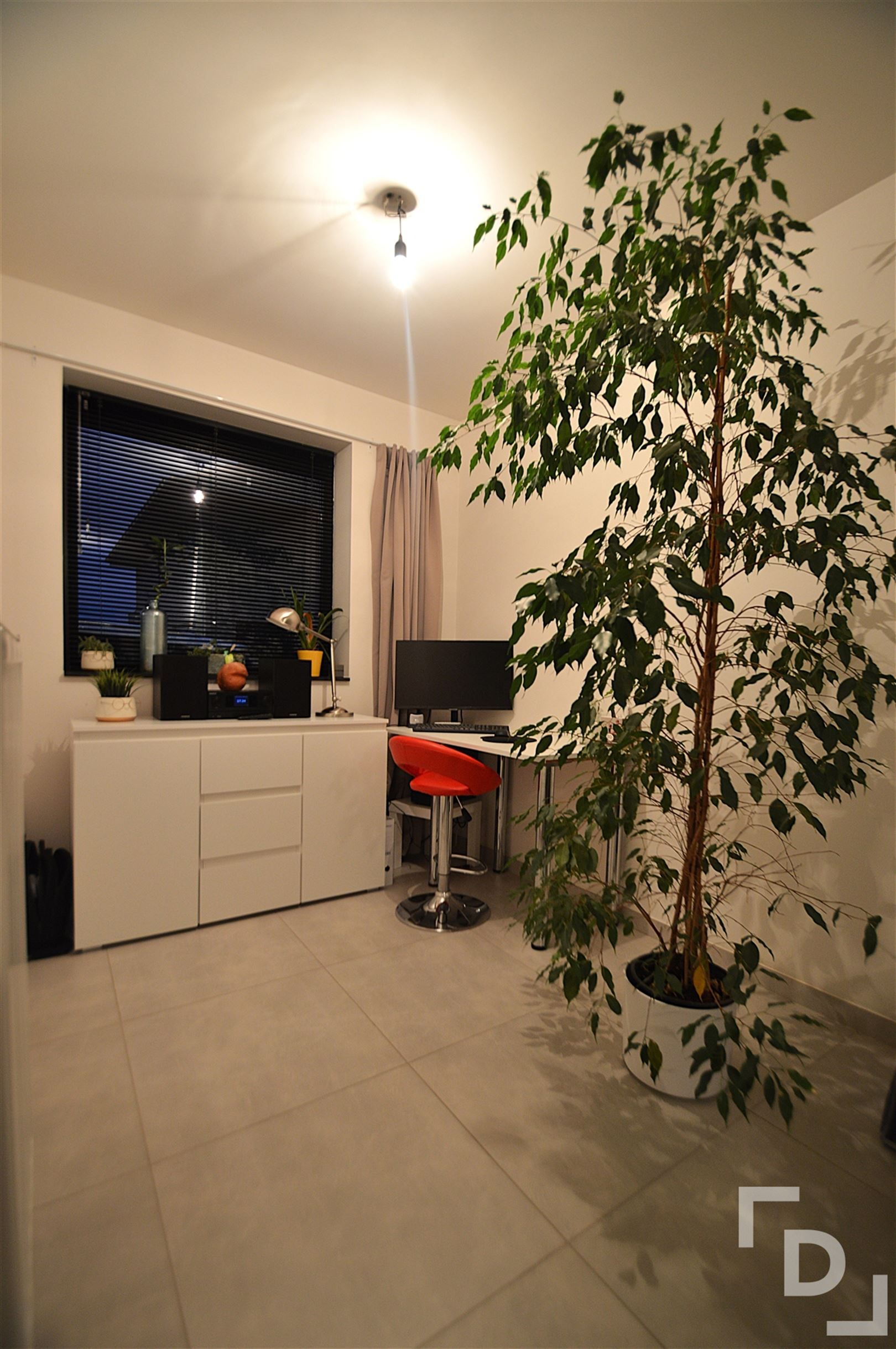 Centrum Poperinge, gezinswoning met tuin te huur. foto 9