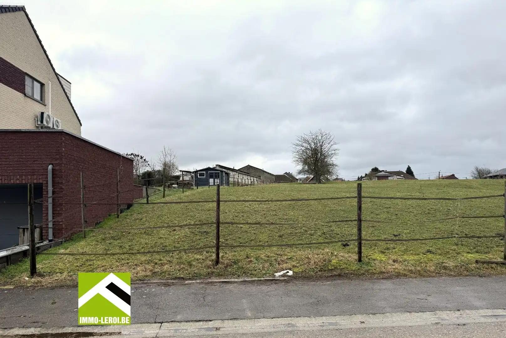 Bouwperceel voor half open bebouwing - landelijk gelegen foto 3