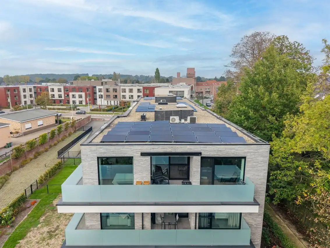 Gemeubelde penthouse met 2 slpk, ruim terras en autostaanplaats foto 34