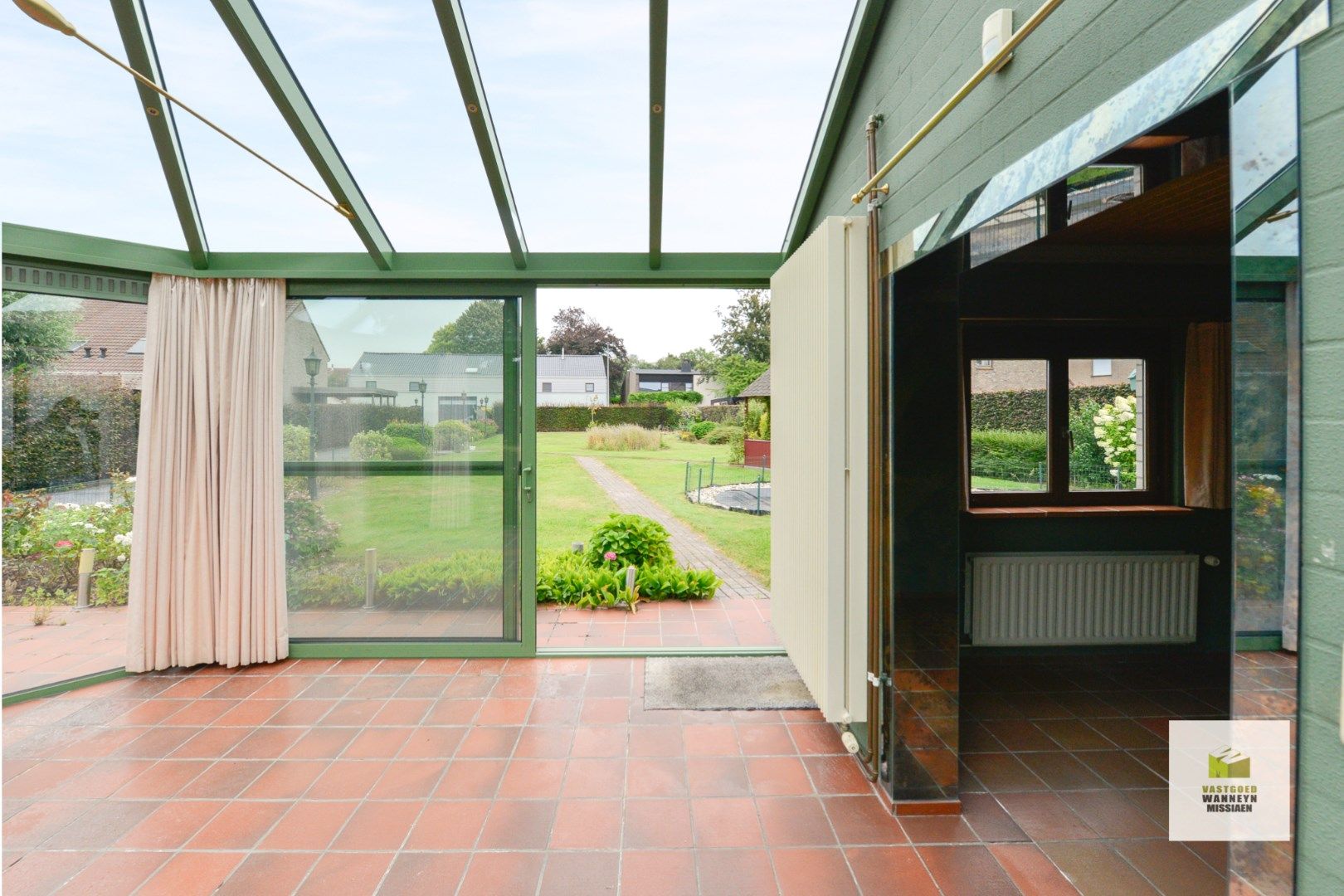 Compacte gelijkvloerse woning met 2 slaapkamers, garage en tuin op 1303m2 foto 8