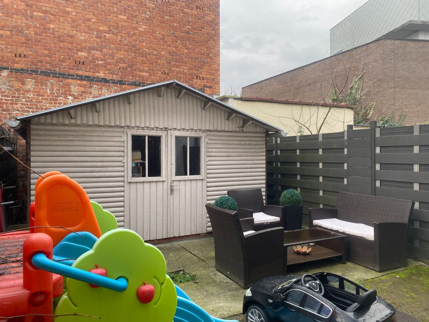 Moderne stadswoning met tuin in familiale en levendige buurt foto 13