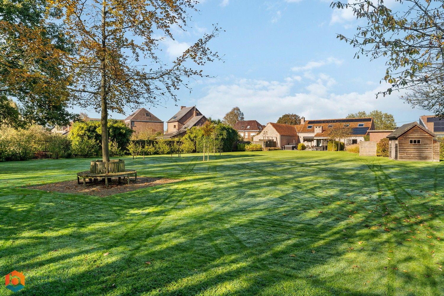 Hoeve op prachtig perceel met mogelijkheid vrij beroep en 5 slpkrs foto 2