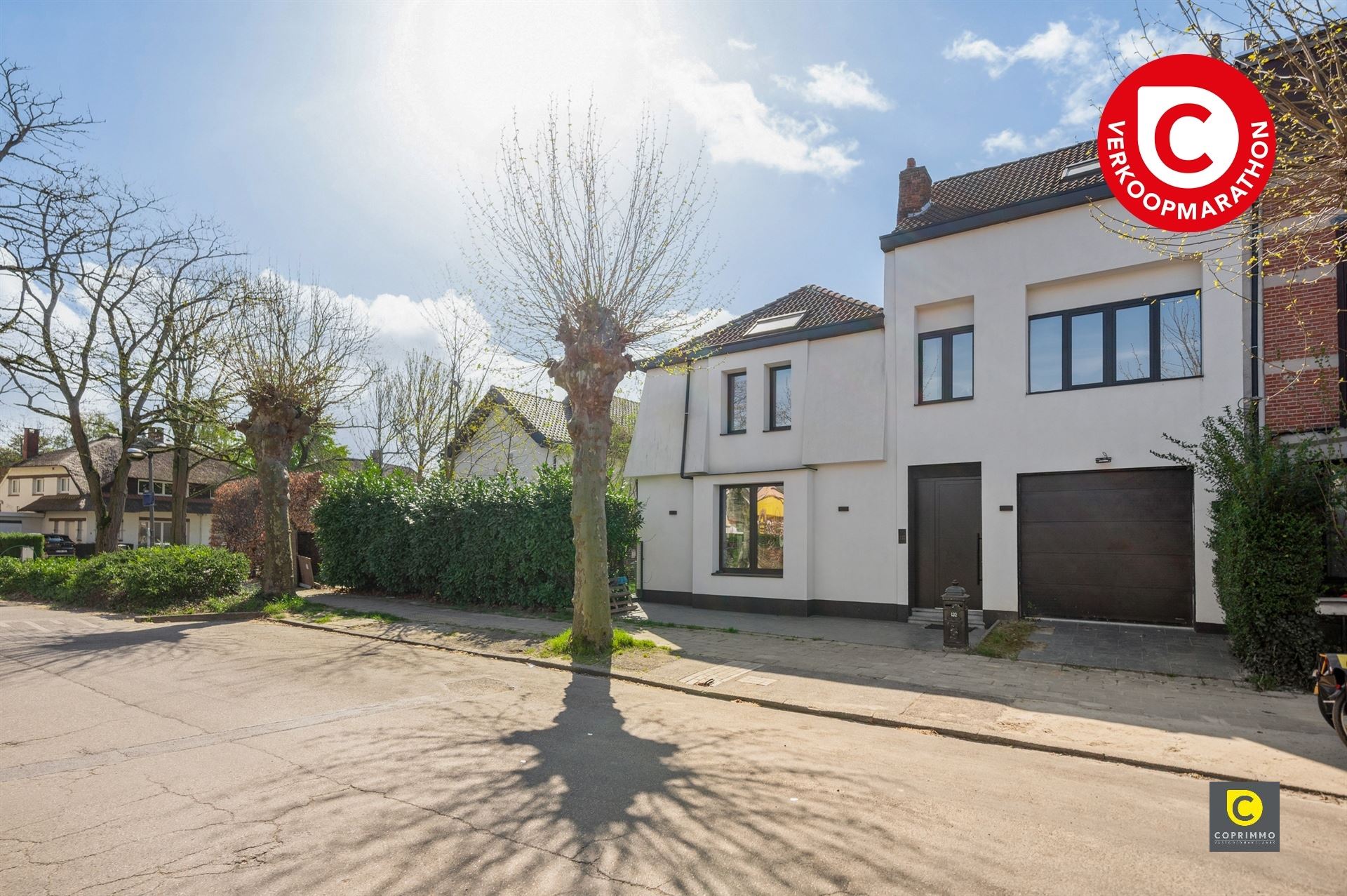 Gerenoveerde gezinswoning met 5 slpks en tuin! foto {{pictureIndex}}