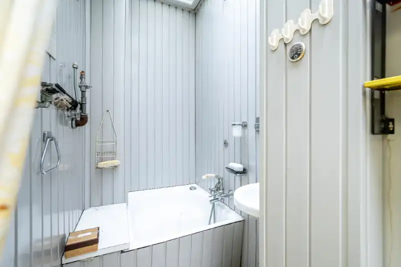 Zeer ruime, te renoveren woning met mogelijkse uitweg. foto 10