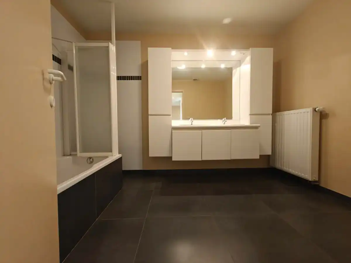 Beselare – Instapklaar gelijkvloers appartement met 2 slaapkamers en parkeerplaats foto 7