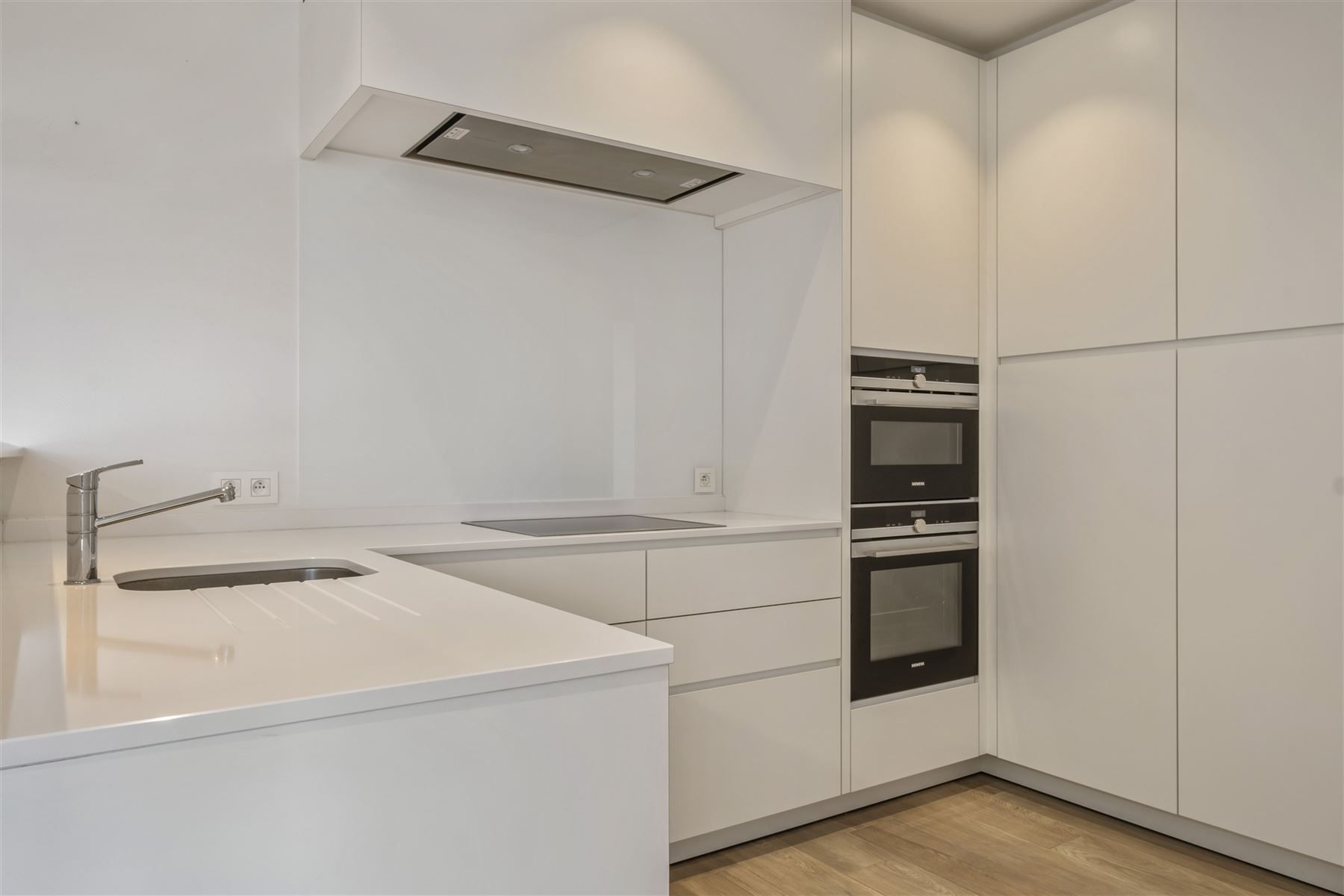 Gerenoveerd ,instapklaar appartement met garage foto 8