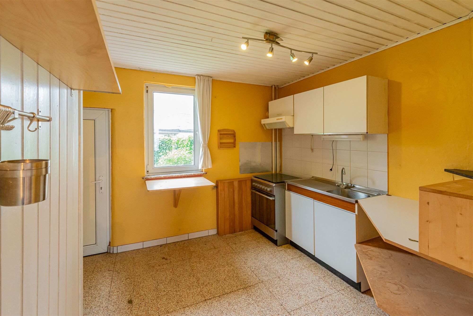 Te renoveren 3-gevel woning te koop in Beersel foto 6