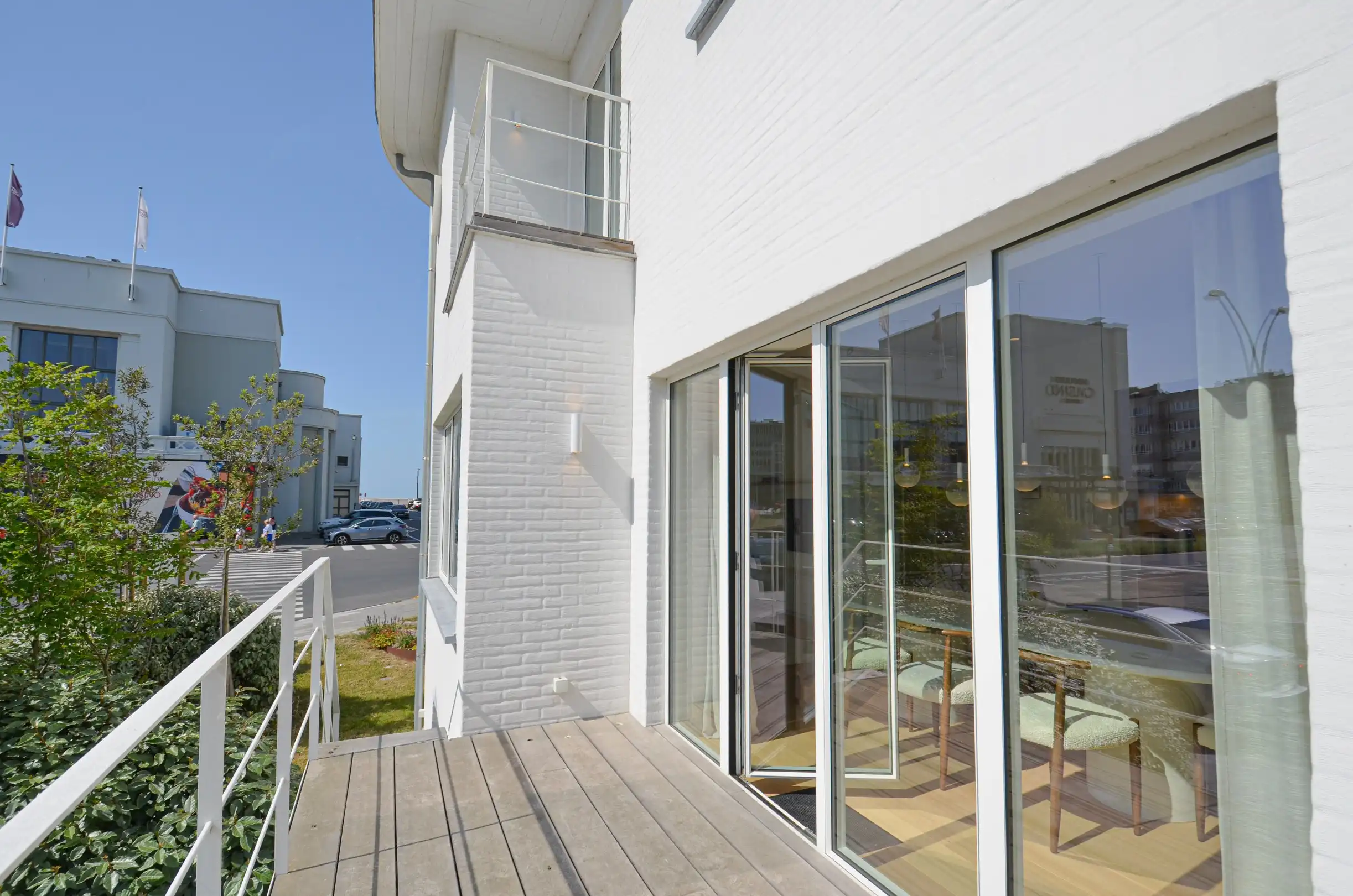 Exclusieve villa: Uitzonderlijk volledig gerenoveerde villa met frontaal zeezicht. foto 18
