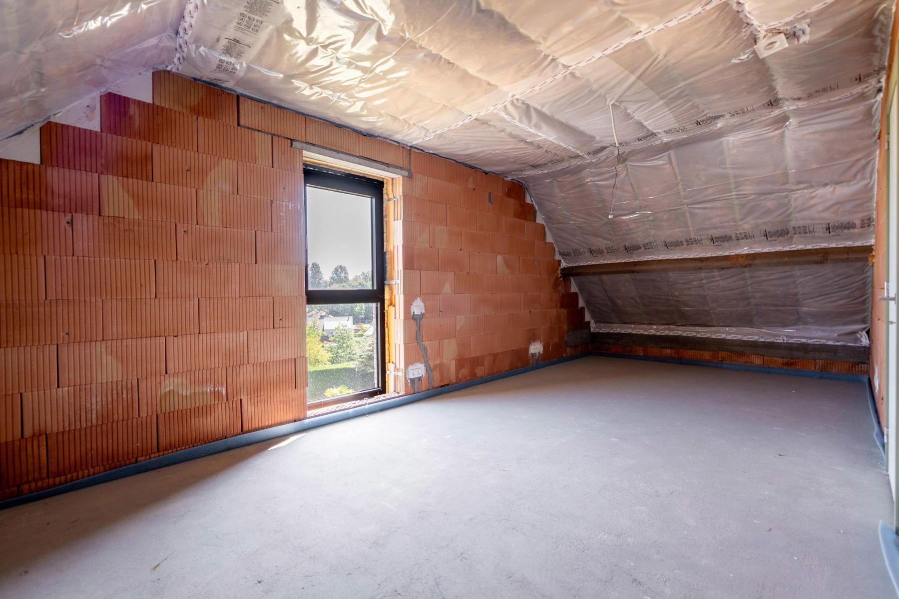 Prachtige nieuwbouwwoning in heel rustige straat te koop! foto 17