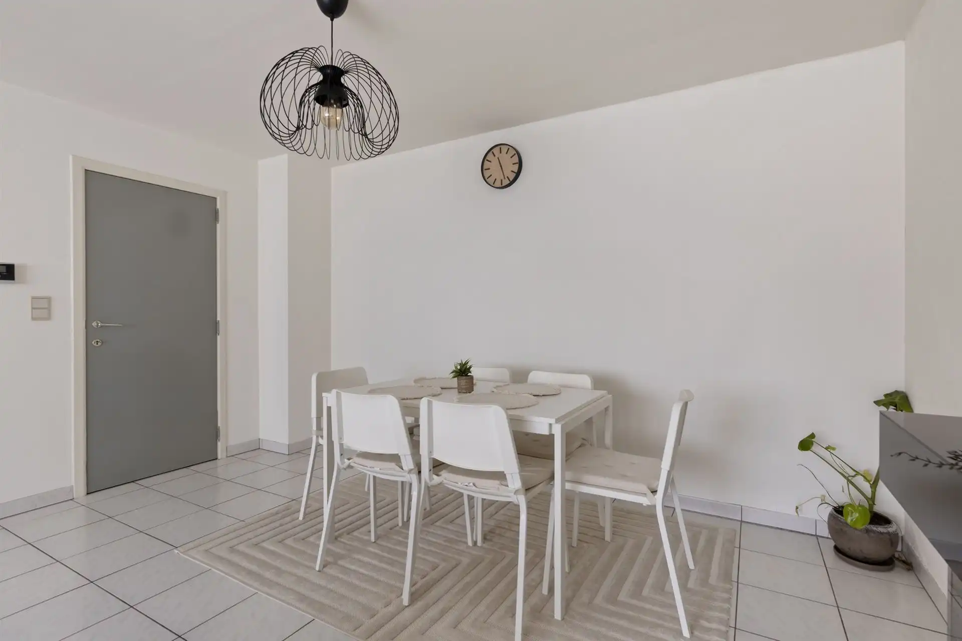 Instapklaar app. met 2 slaapkamers, terras en garage. foto 8