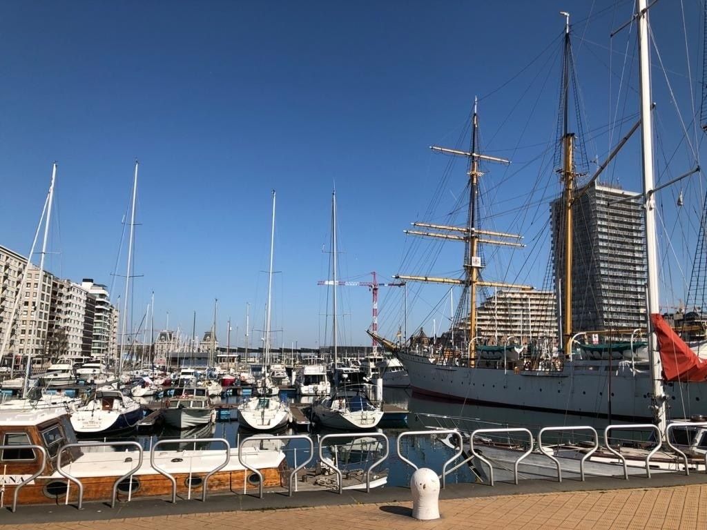 Nieuwbouwproject Bel  Air   I te   Oostende  dicht bij het Strand (lateraal zeezicht).     Terrasresidentie  gekenmerkt door  z'n mooie architectuur.     3de  v foto 12