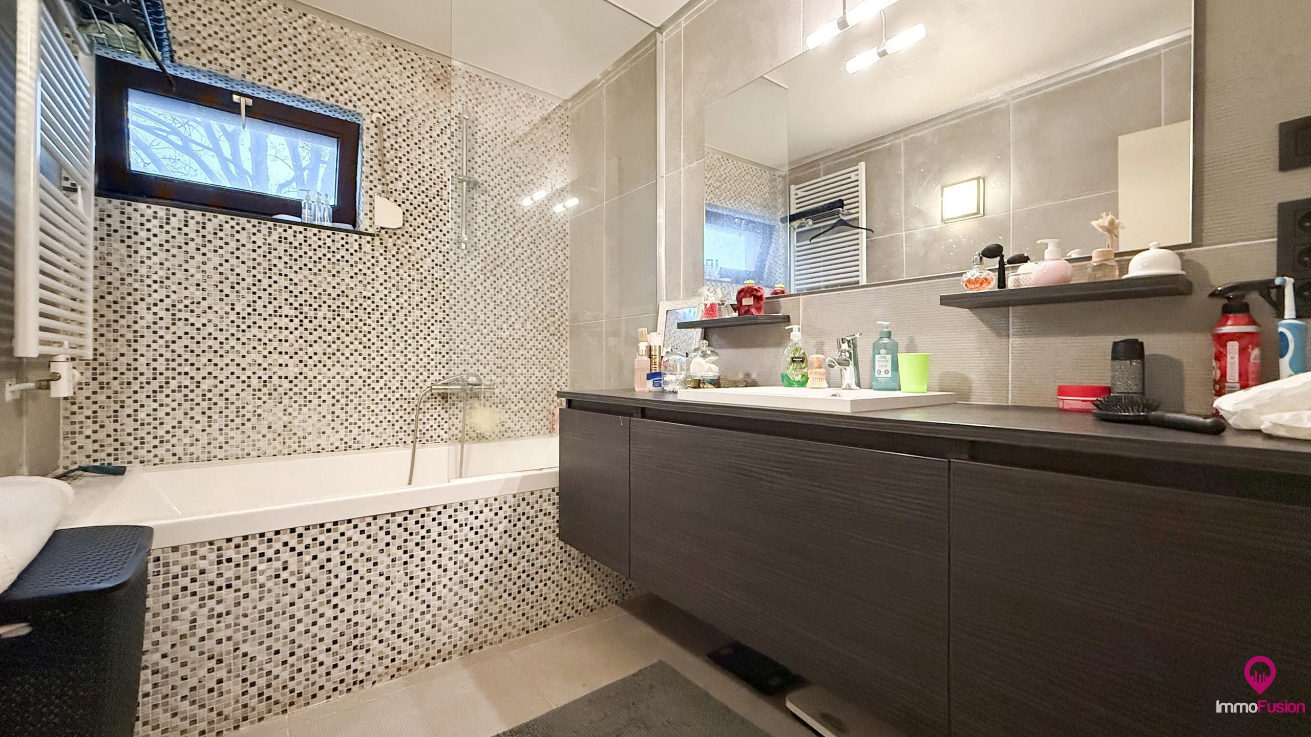 Ruime gezinswoning met 3 slaapkamers in rustige straat! foto 13