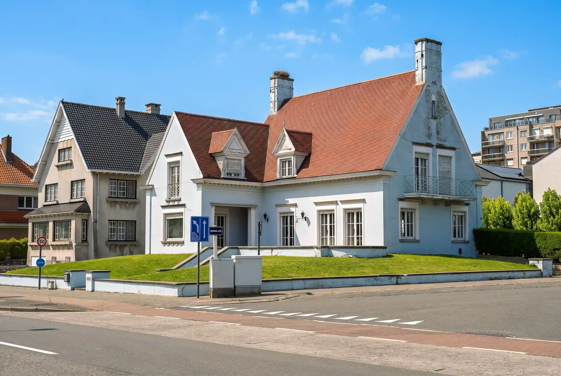 Majestueuze villa op toplocatie en 919m² grond, op slechts 150 meter van het strand foto 2