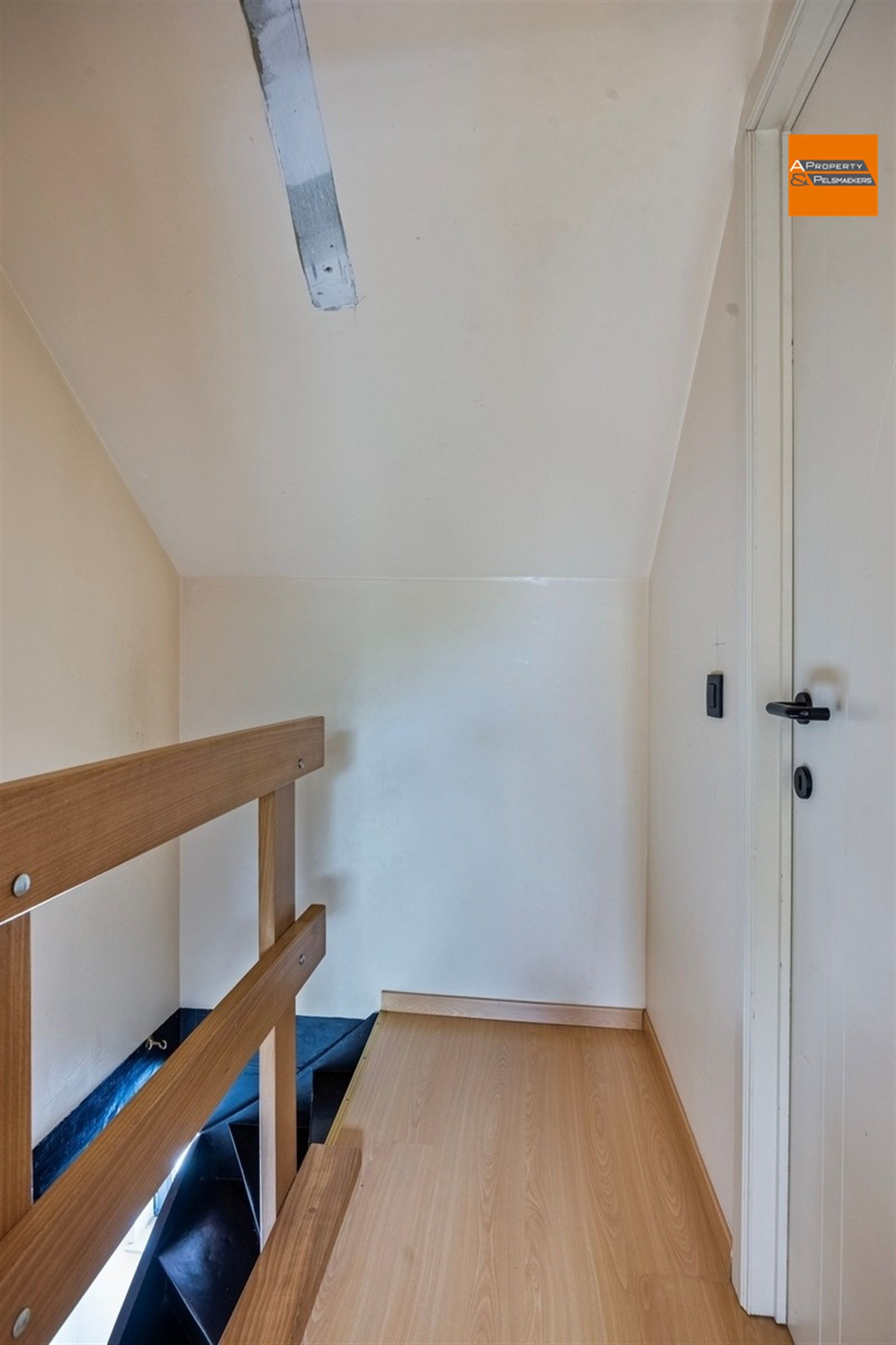 Gerenoveerde woning foto 26