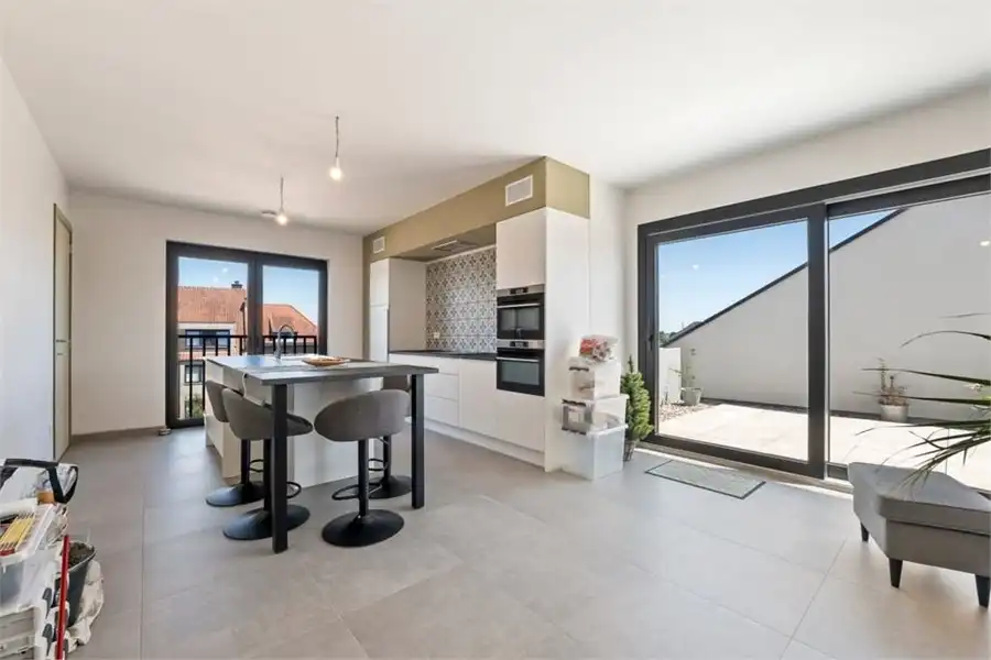 CENTRAAL GELEGEN APPARTEMENT MET RUIM TERRAS EN GARAGEBOX IN SINT-TRUIDEN foto 8