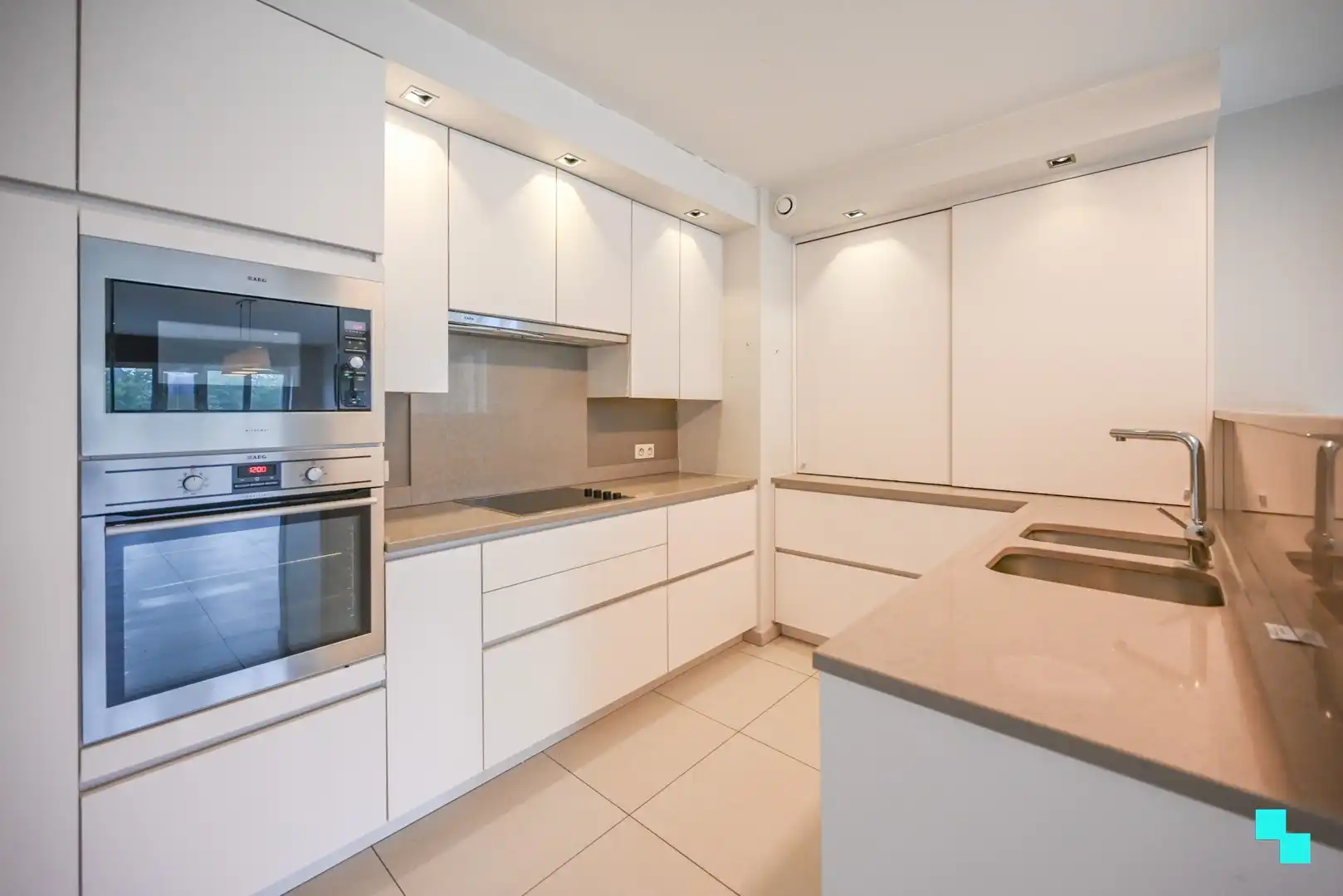 Riant 3-slaapkamerappartement met zicht op de vaart te Izegem foto 9