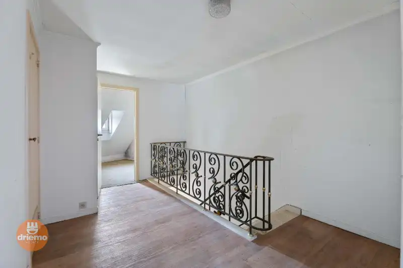 Ruime woning met handelspand foto 8