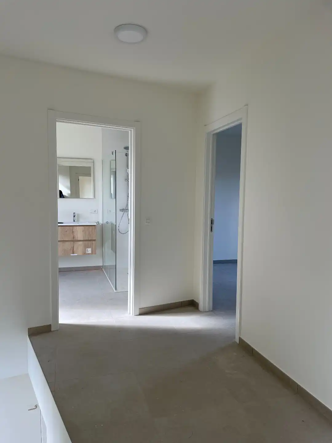 Nieuwbouwwoning met 3 slaapkamers inpandige garage , terras en tuin  foto 18