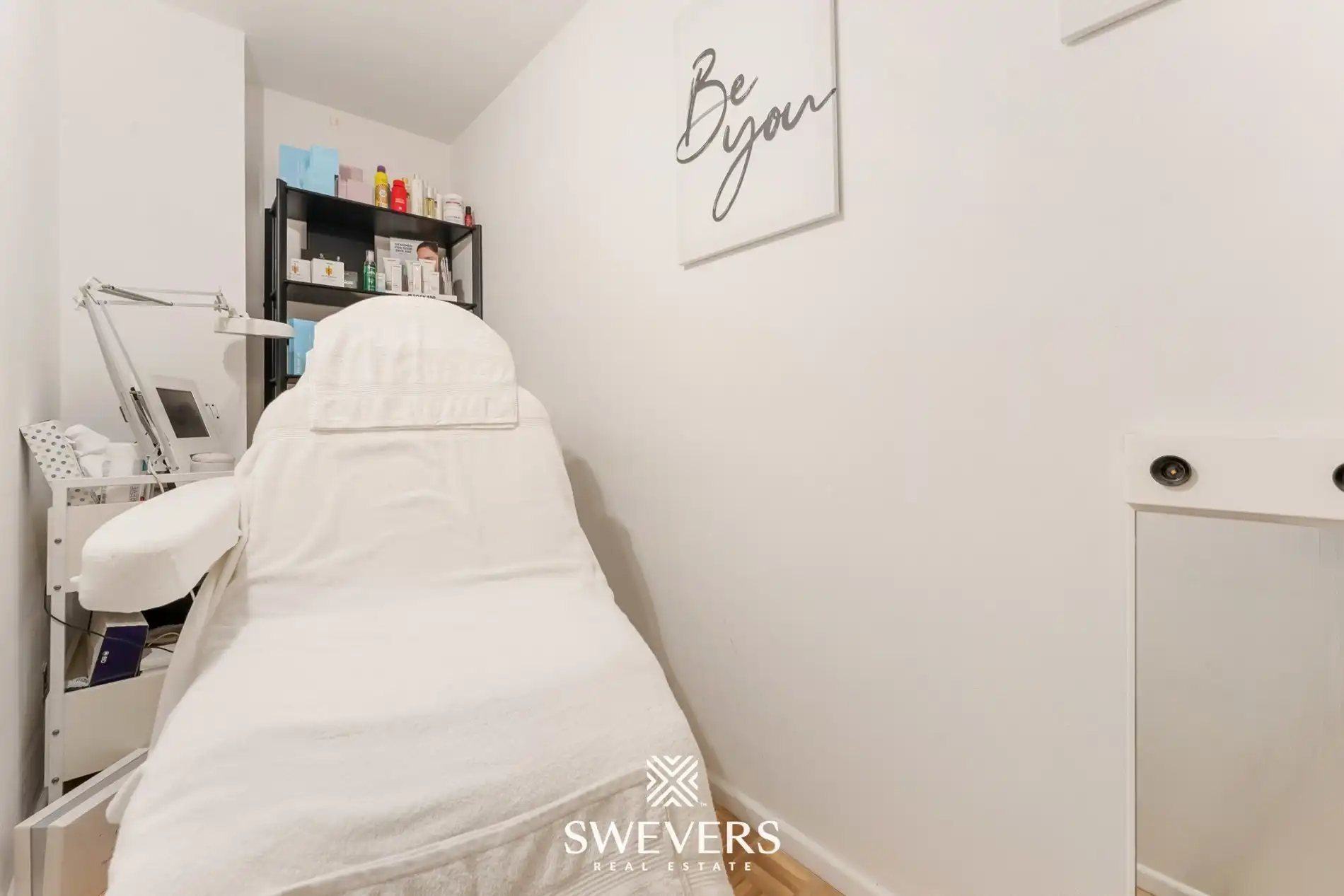 Volledig vernieuwd pareltje met terras, balkon & loods in Riemst foto 15