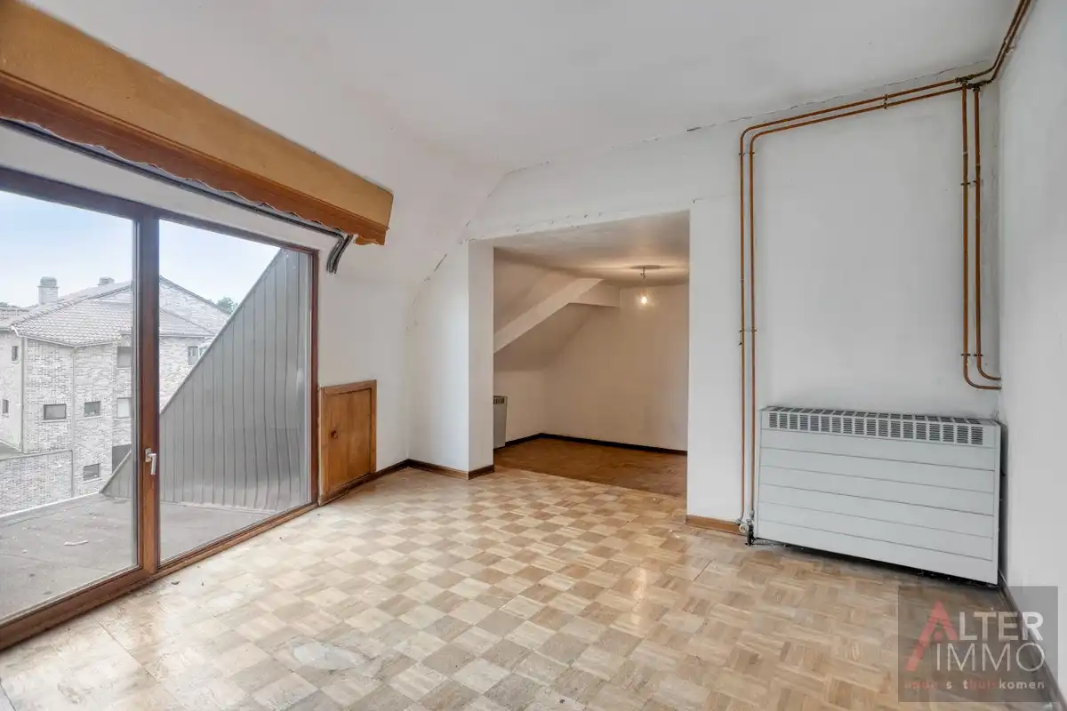 Zéér ruim, te renoveren appartement met 3 slaapkamers! foto 13