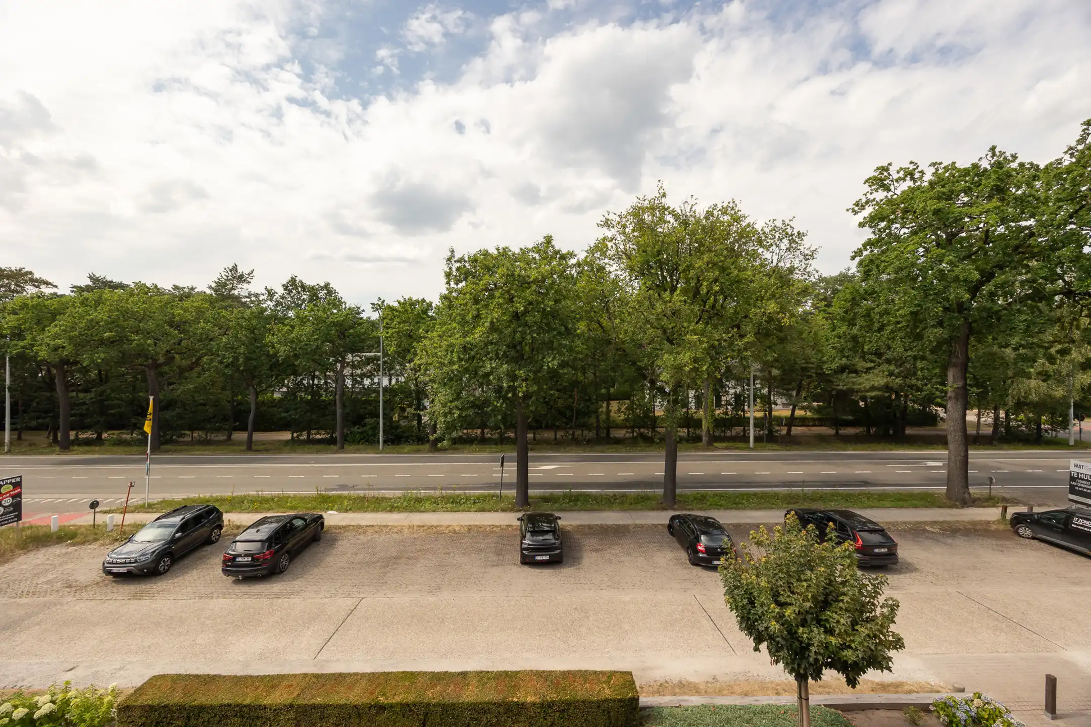 Lichtrijk en ruim appartement  120 m2 met zicht op groen foto 9