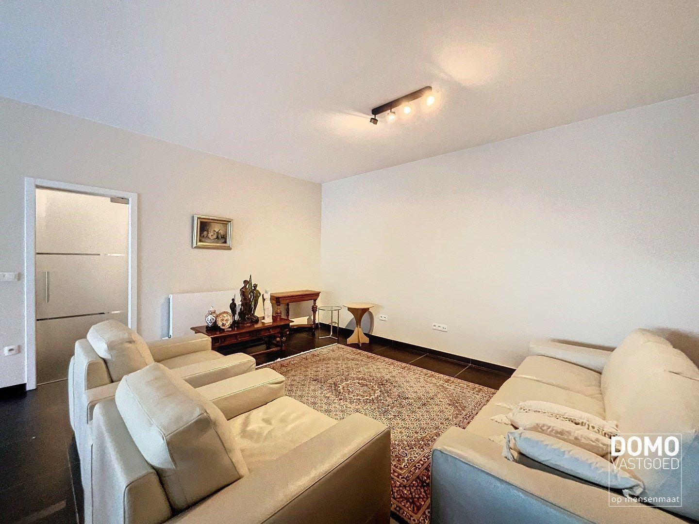 Ruim appartement met tuinterras, garage en 2 slaapkamers in Hasselt foto 5