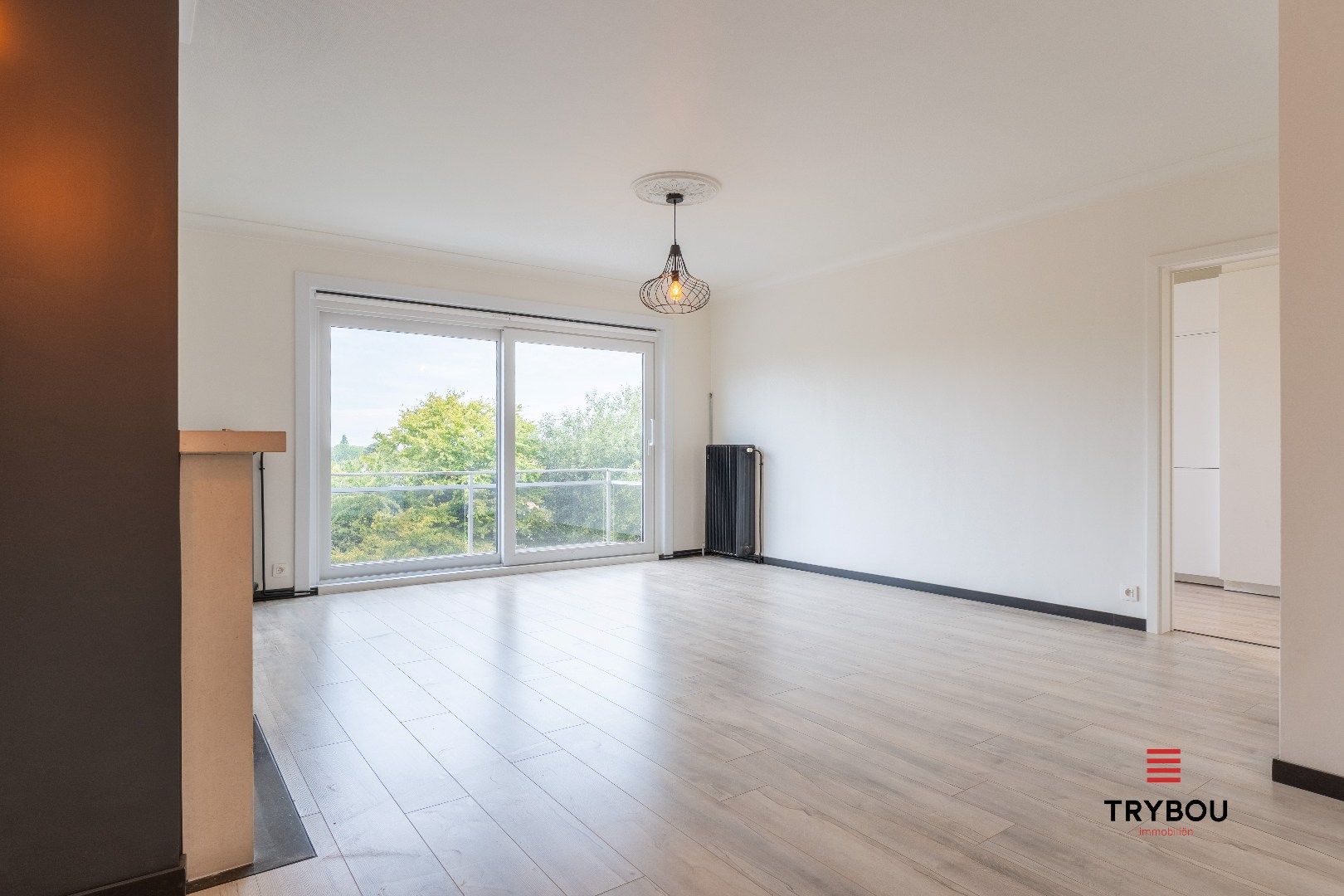 Volledig gerenoveerd 2-slaapkamerappartement te huur – rand centrum Ieper foto 3