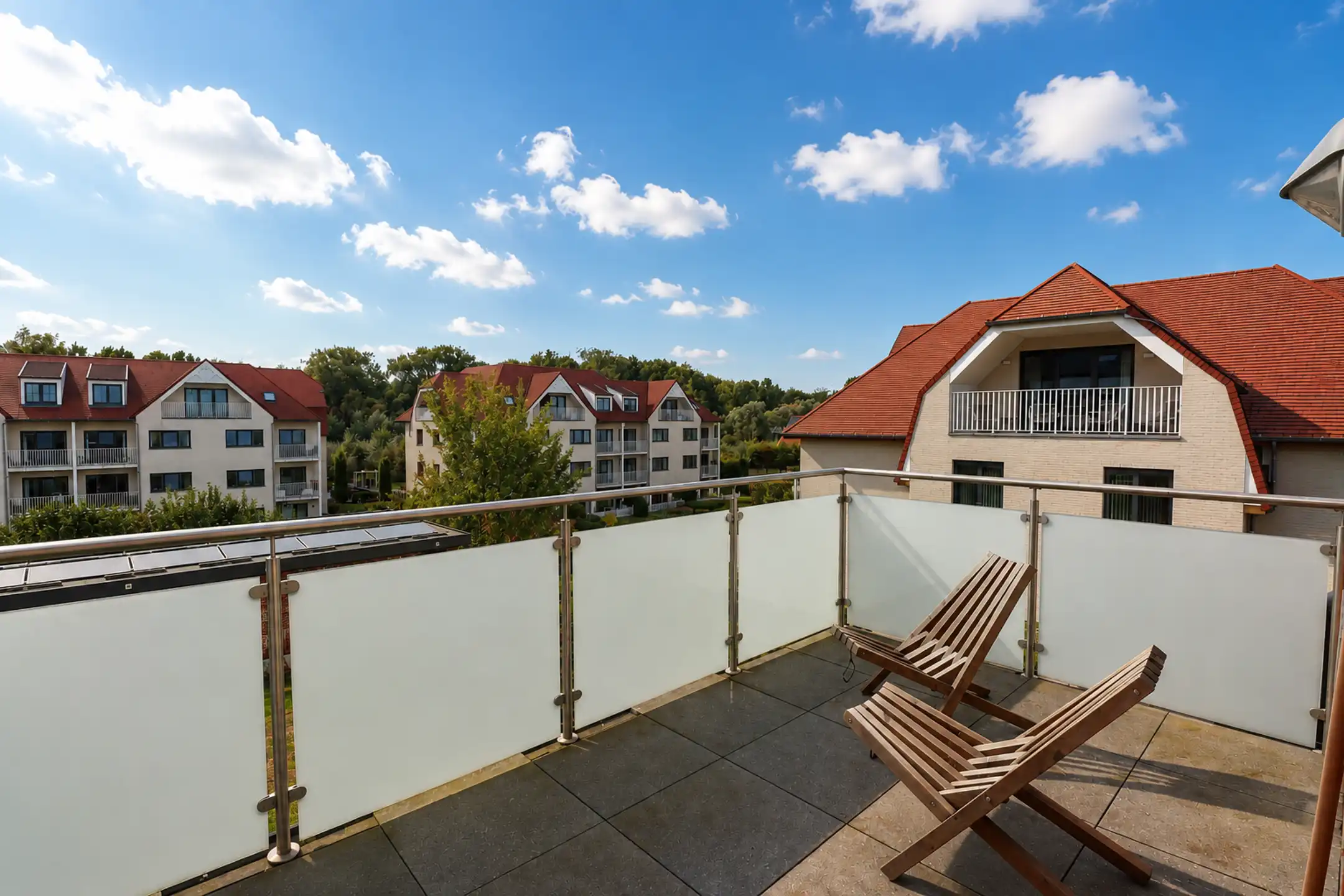 Knus 1-slaapkamerappartement met zonnig terras foto 2