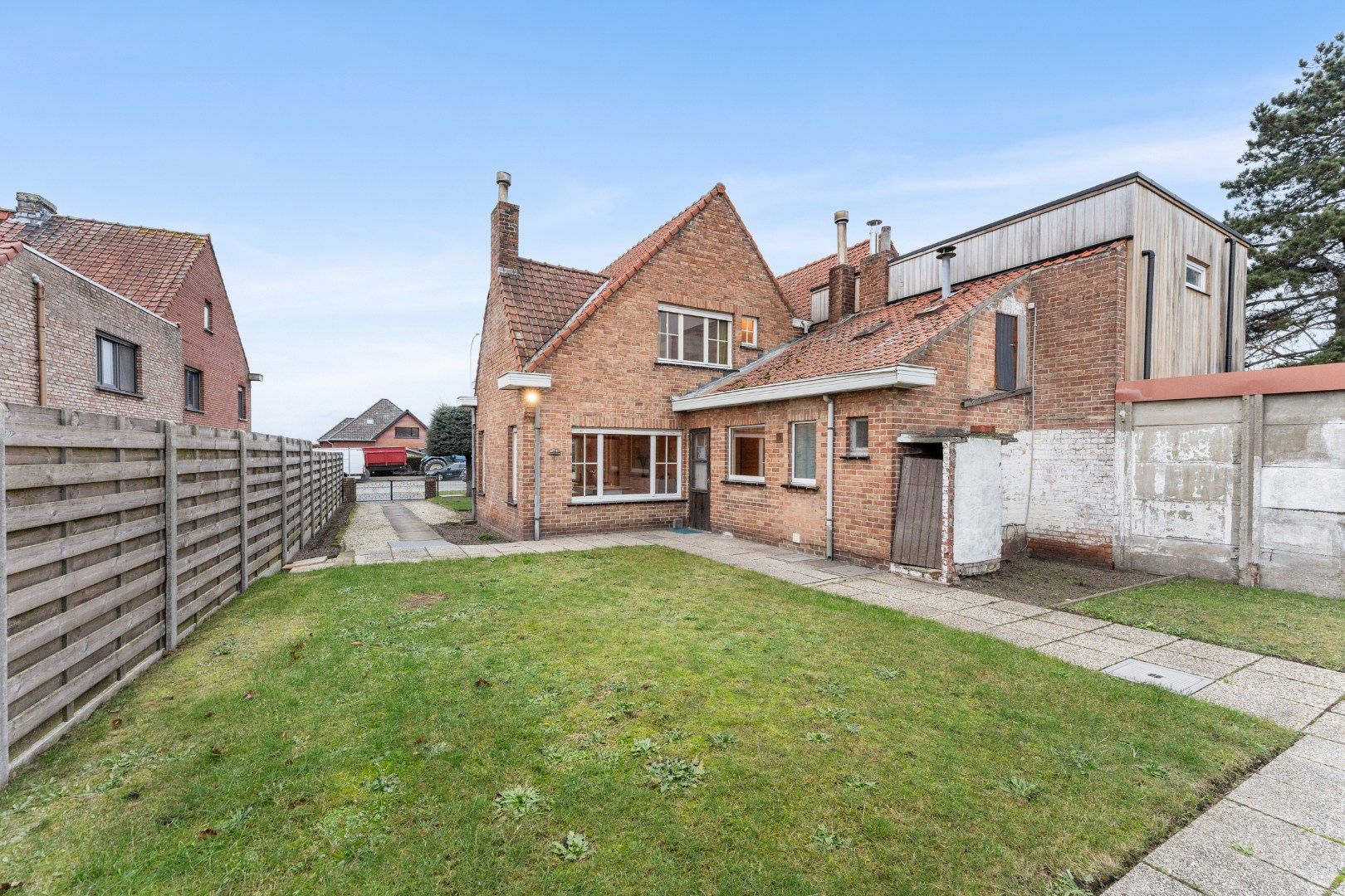 Karaktervolle woning nabij het centrum van Maldegem foto 3