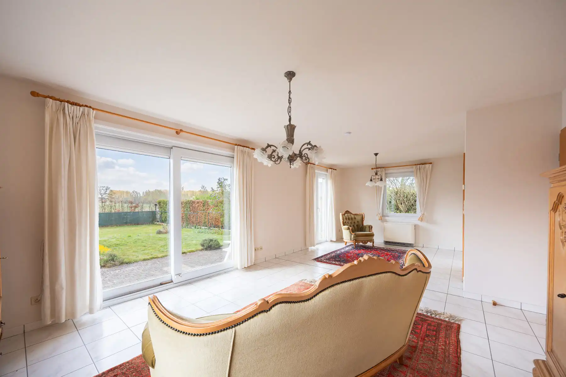 Gelijkvloerse open bebouwing met onderhoudsvriendelijke tuin foto 7