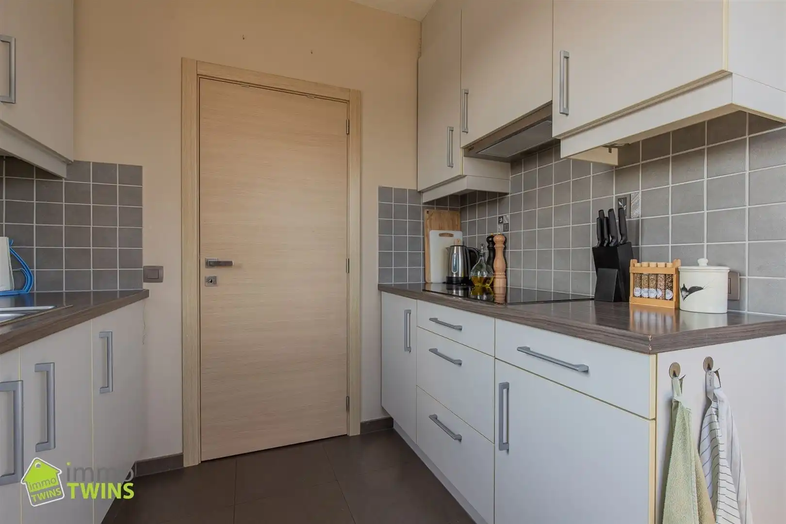 Instapklaar appartement met terras te Moerzeke foto 8