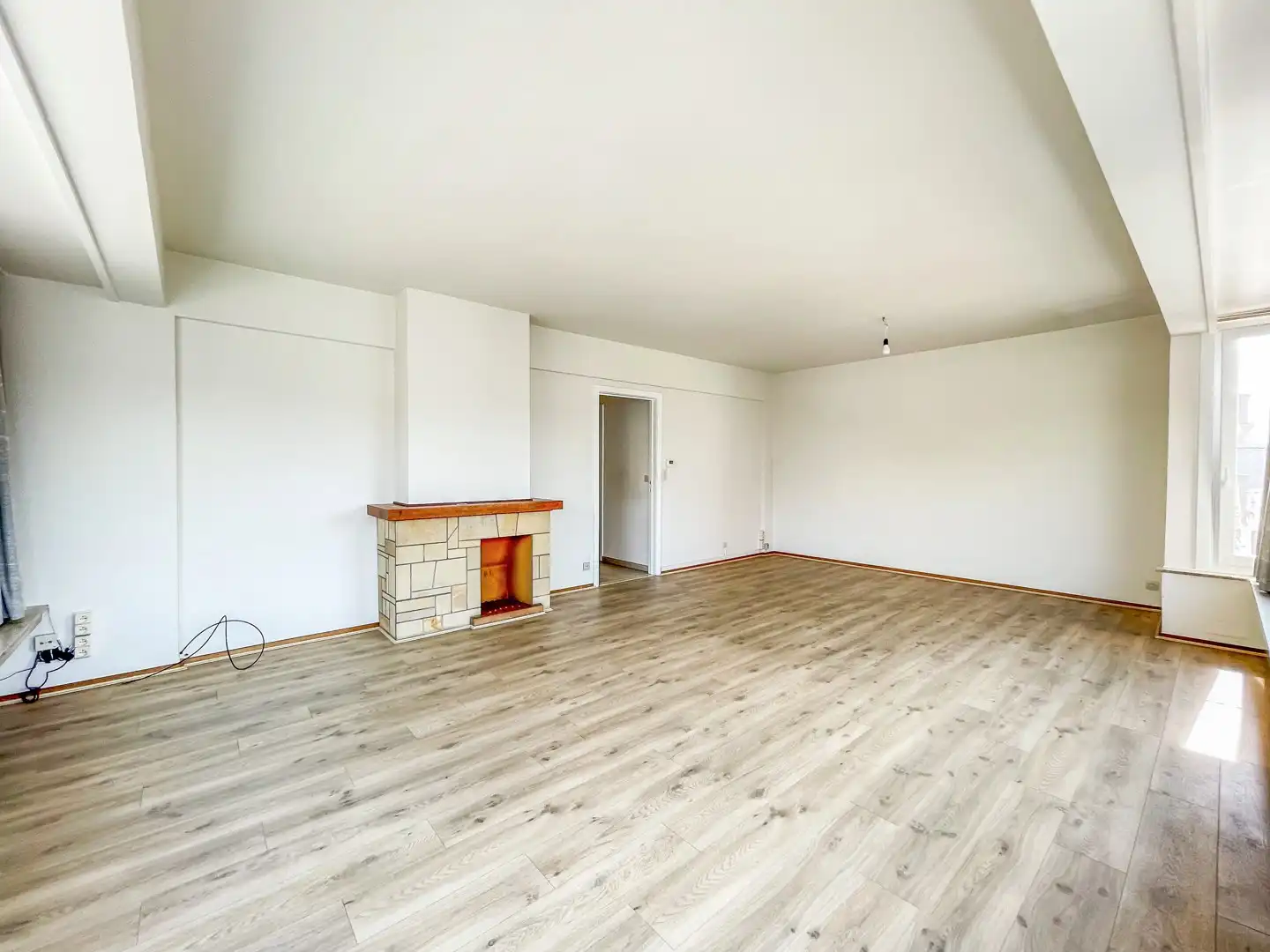 Recent gerenoveerd, lichtvol hoekappartement. Riant zicht op Lippenslaan en Kopsdreef. Mogelijkheid tot aankoop garage op gelijkvloers.  foto 4