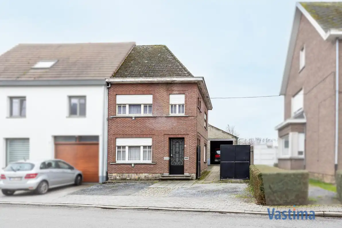 Woning met loods en grote tuin foto 4