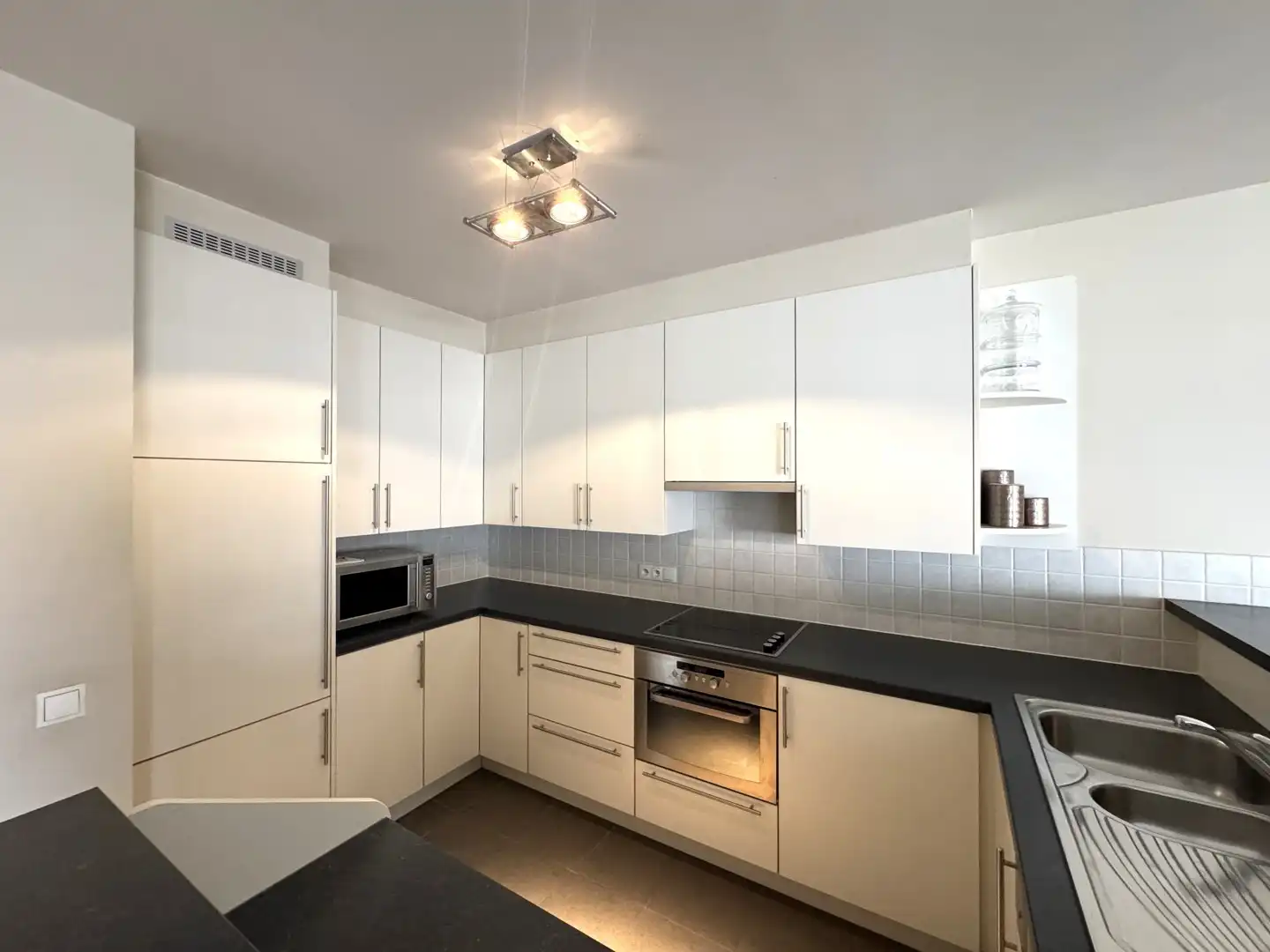 Gemeubeld appartement te huur in oud Knokke met 2 slaapkamers foto 3