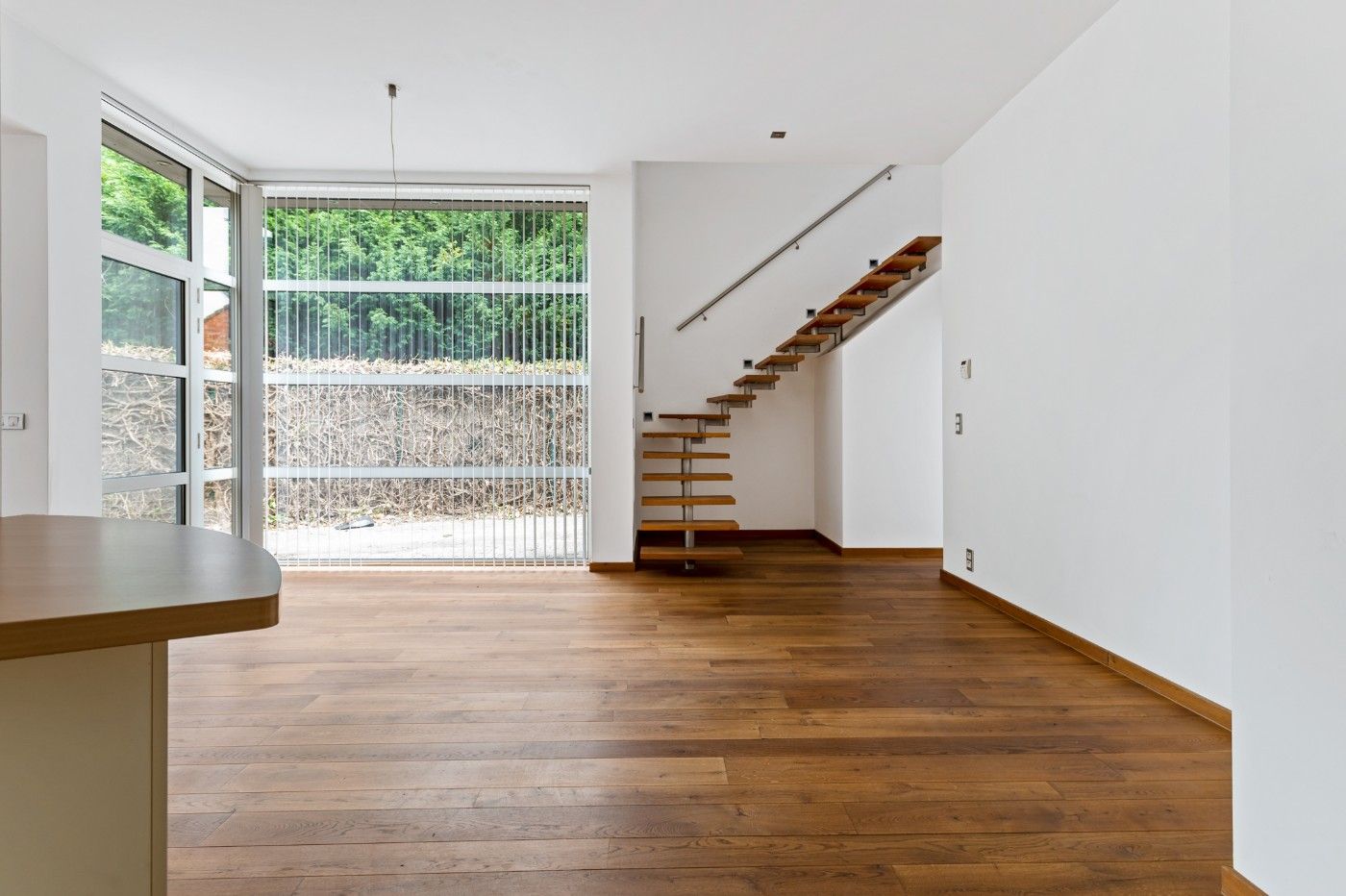 Ruime, instapklare woning met 3 slpk., dubbele garage en tuin foto 4