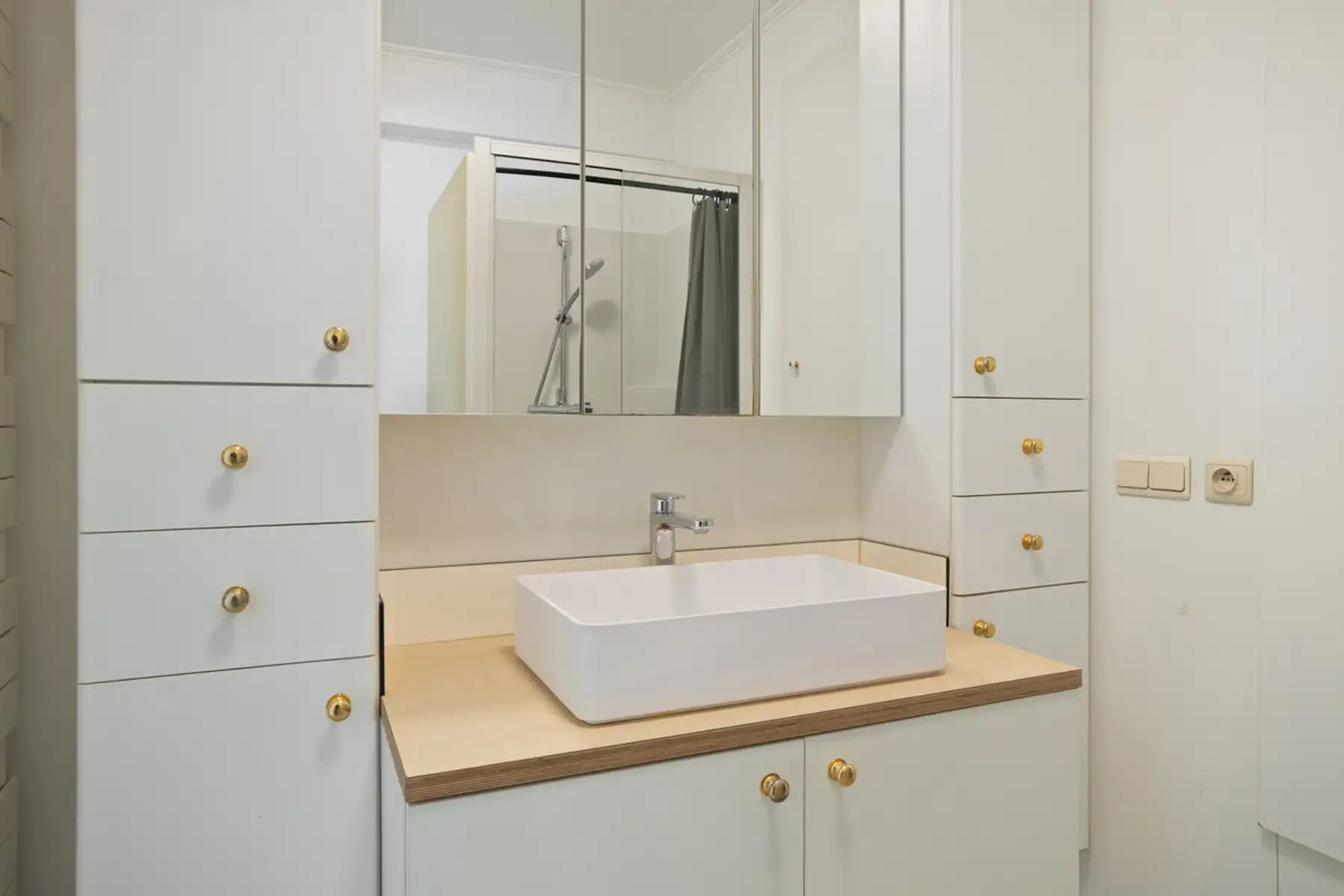 Vernieuwd 3-slaapkamerappartement met garage in hartje Aalst foto 22