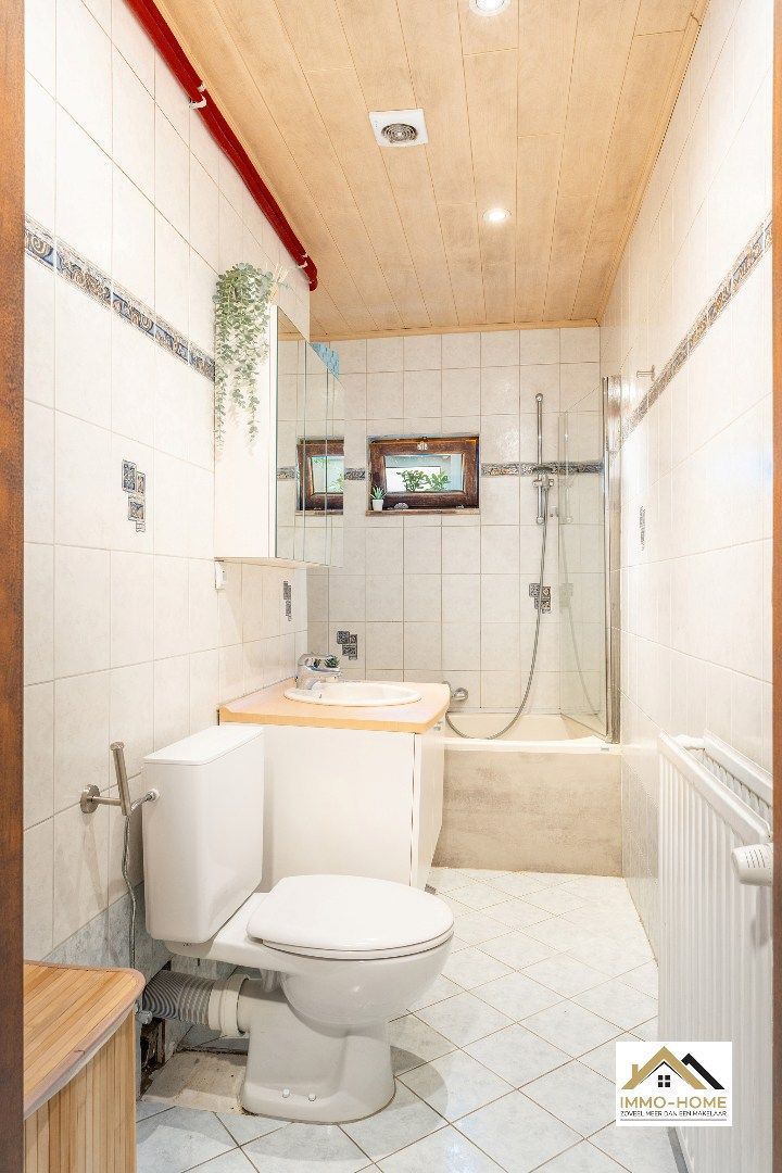 Lichtrijke halfopen bebouwing op toplocatie foto 17