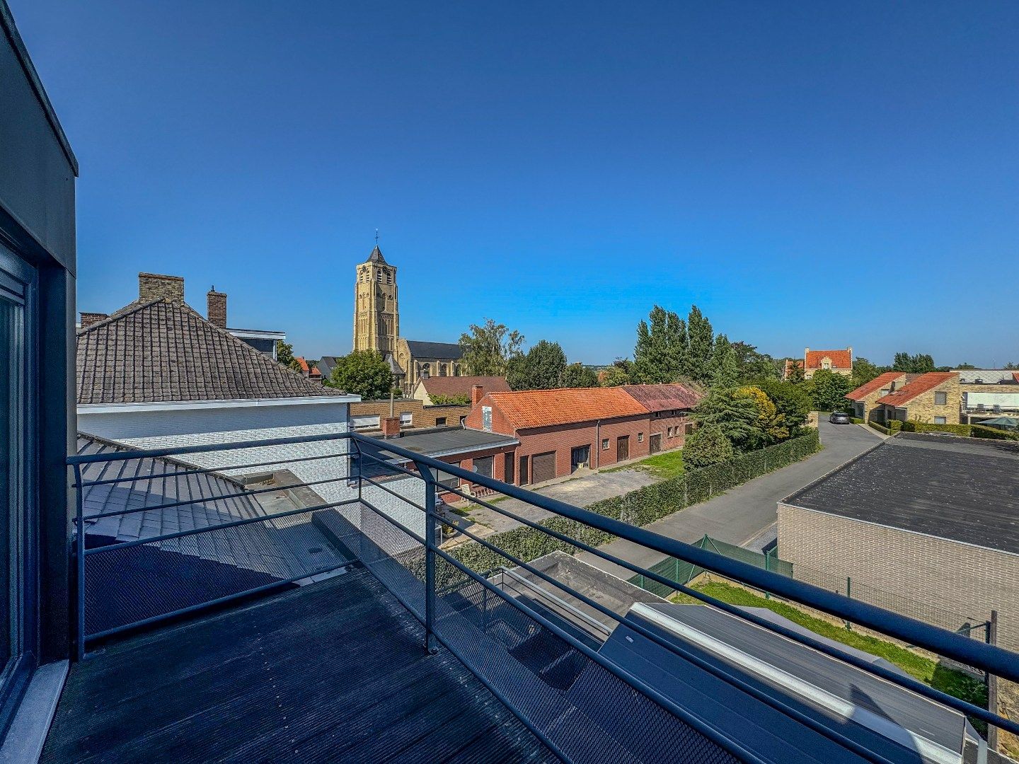 Lichtrijk appartement met 1 slaapkamer, dakterras en garage. foto 8