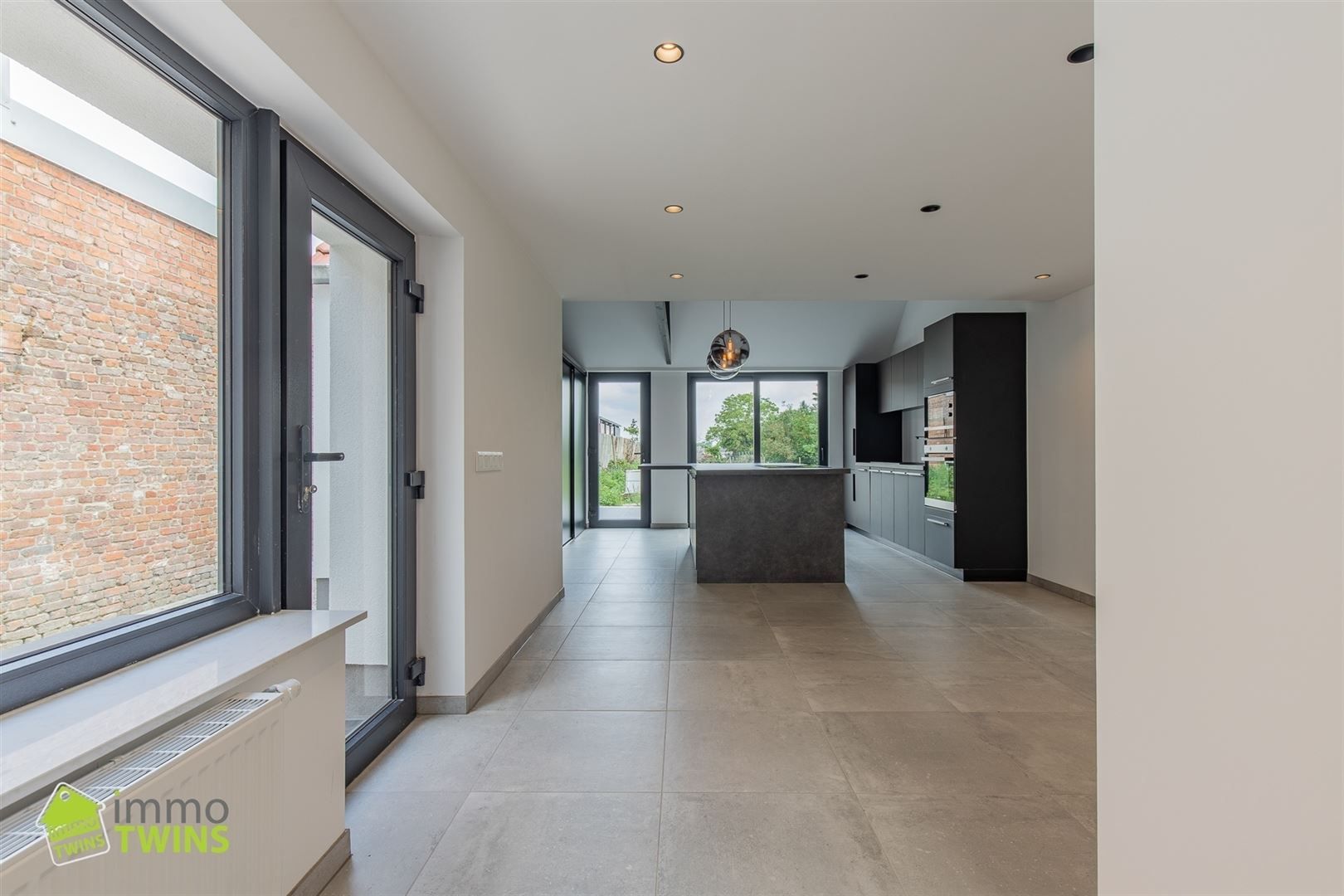 Volledig gerenoveerde gezinswoning met ruime tuin te Lebbeke foto 9