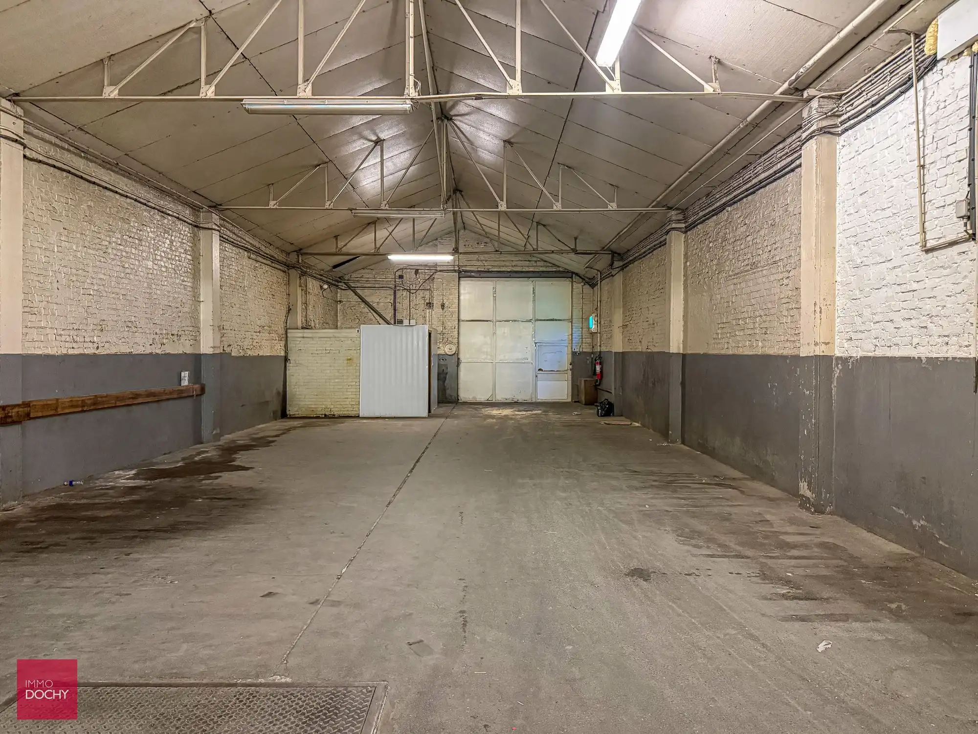 Magazijnen met overdekte loskaaien en burelen | vlotte verbindingen foto 9