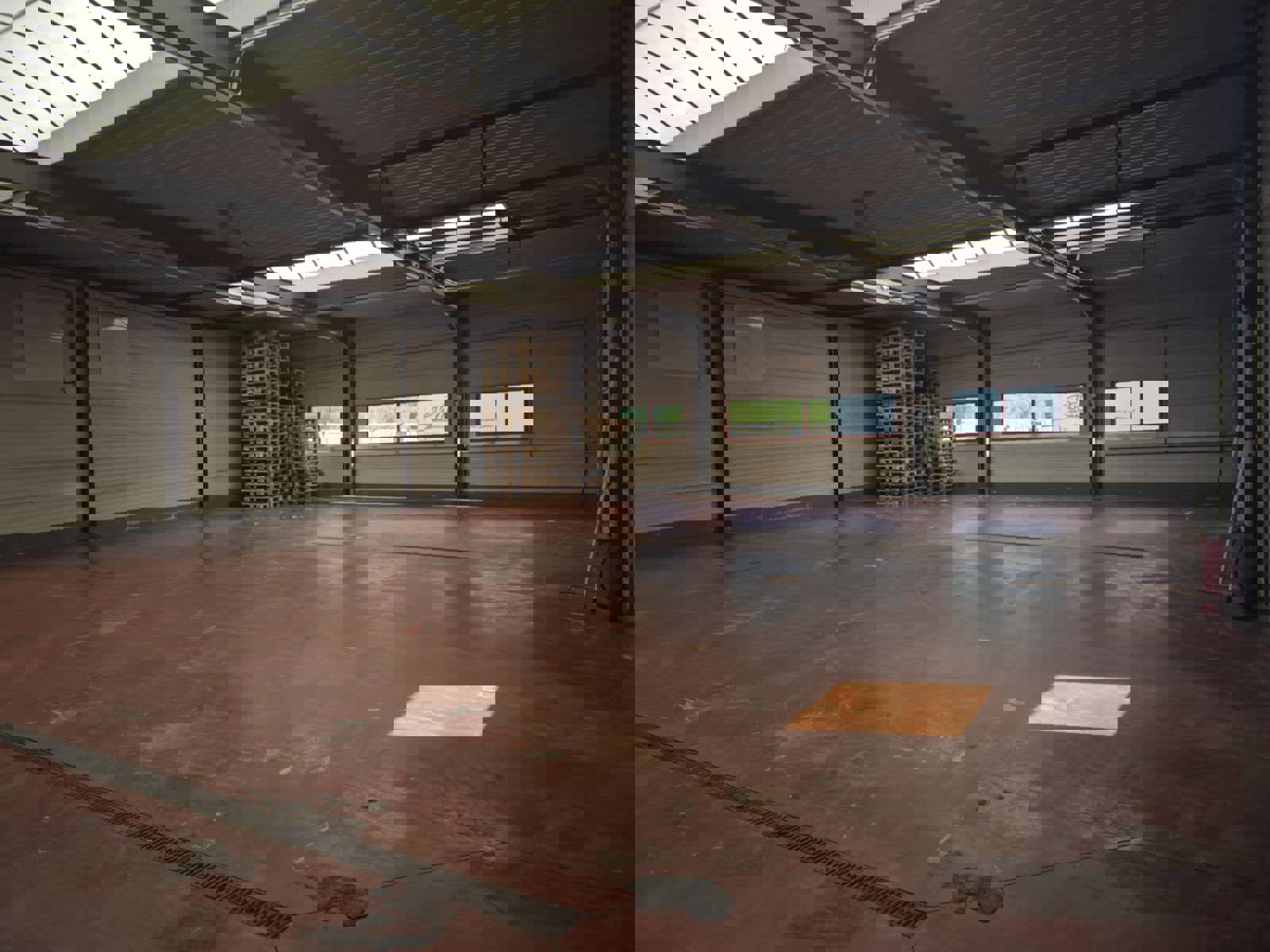 Opslagplaats van 300 m² met een goede ligging foto 3