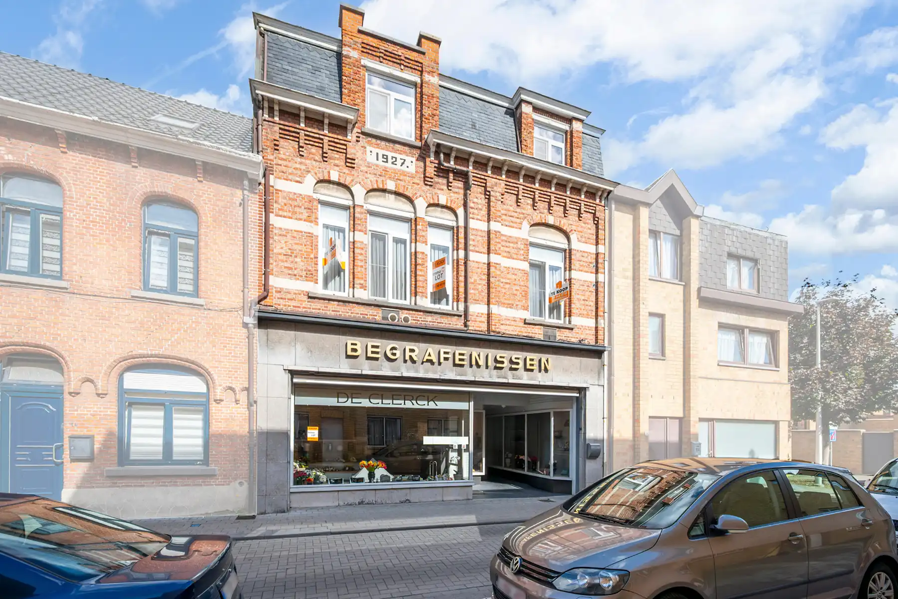 Herenwoning met handelsruimte & bijgebouw in centrum Lokeren foto {{pictureIndex}}