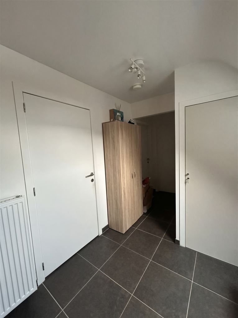 Gezellige stadswoning met 2 slaapkamers en koer, in het centrum van Maaseik. foto 7