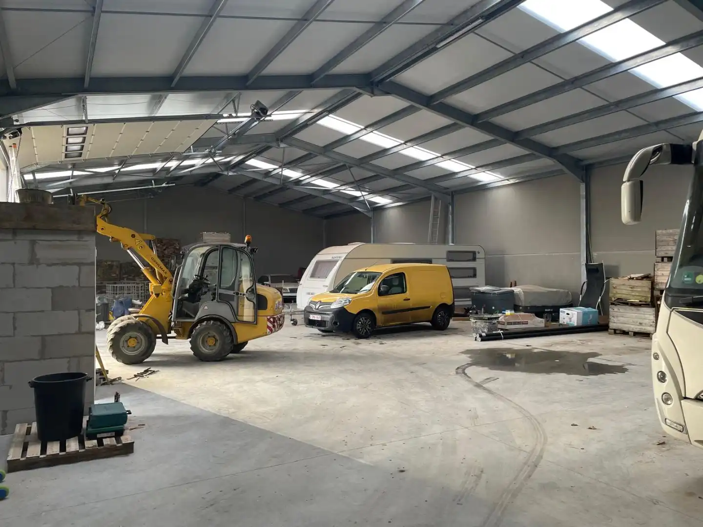 Ruime loods voor opslag in Beselare foto 3